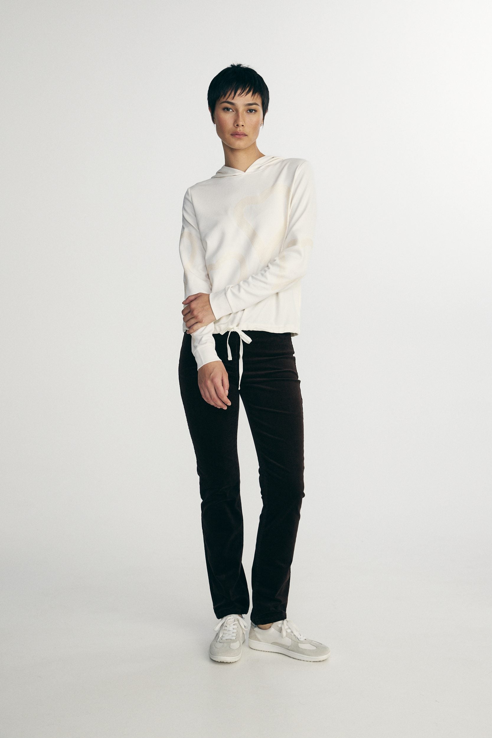 Sleeveless top with stand-up collar