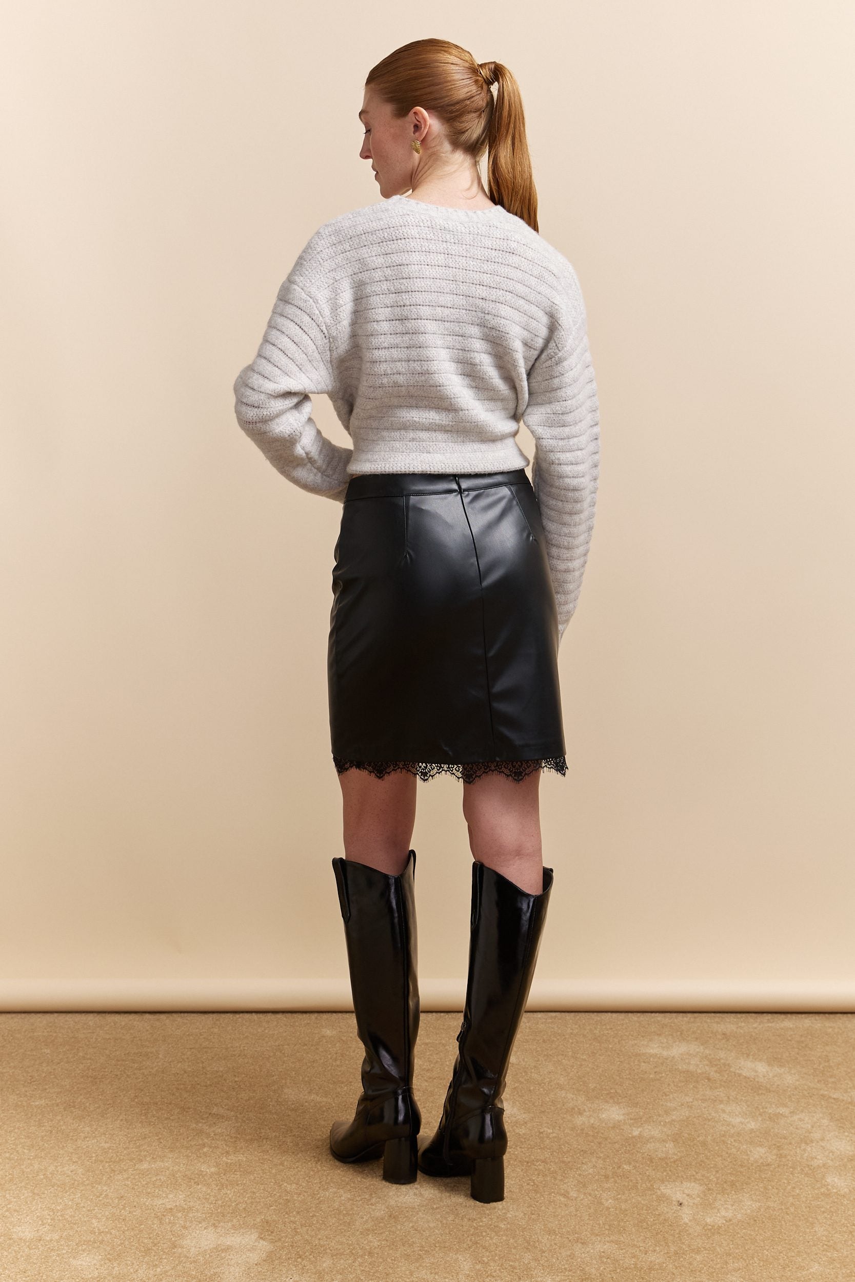 Pencil skirt with lace