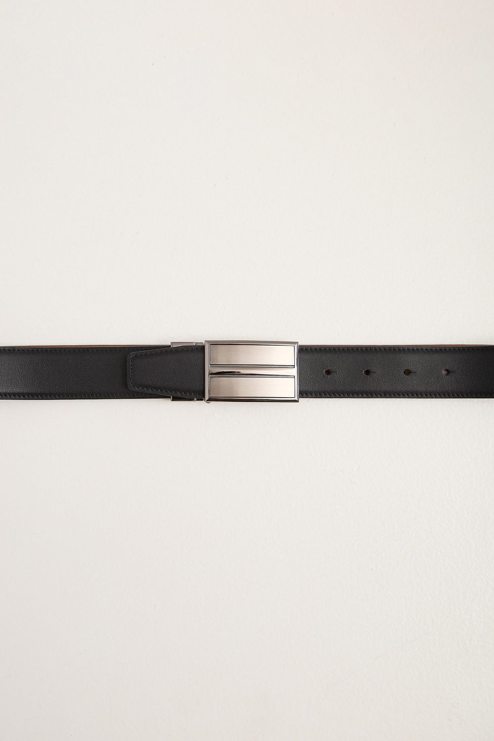 Plate buckle reversible leather belt