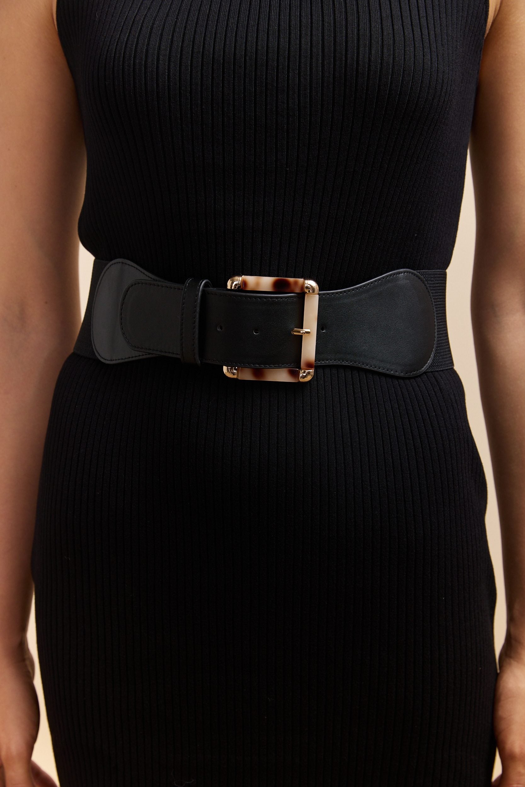 Elastic belt with tortoise buckle