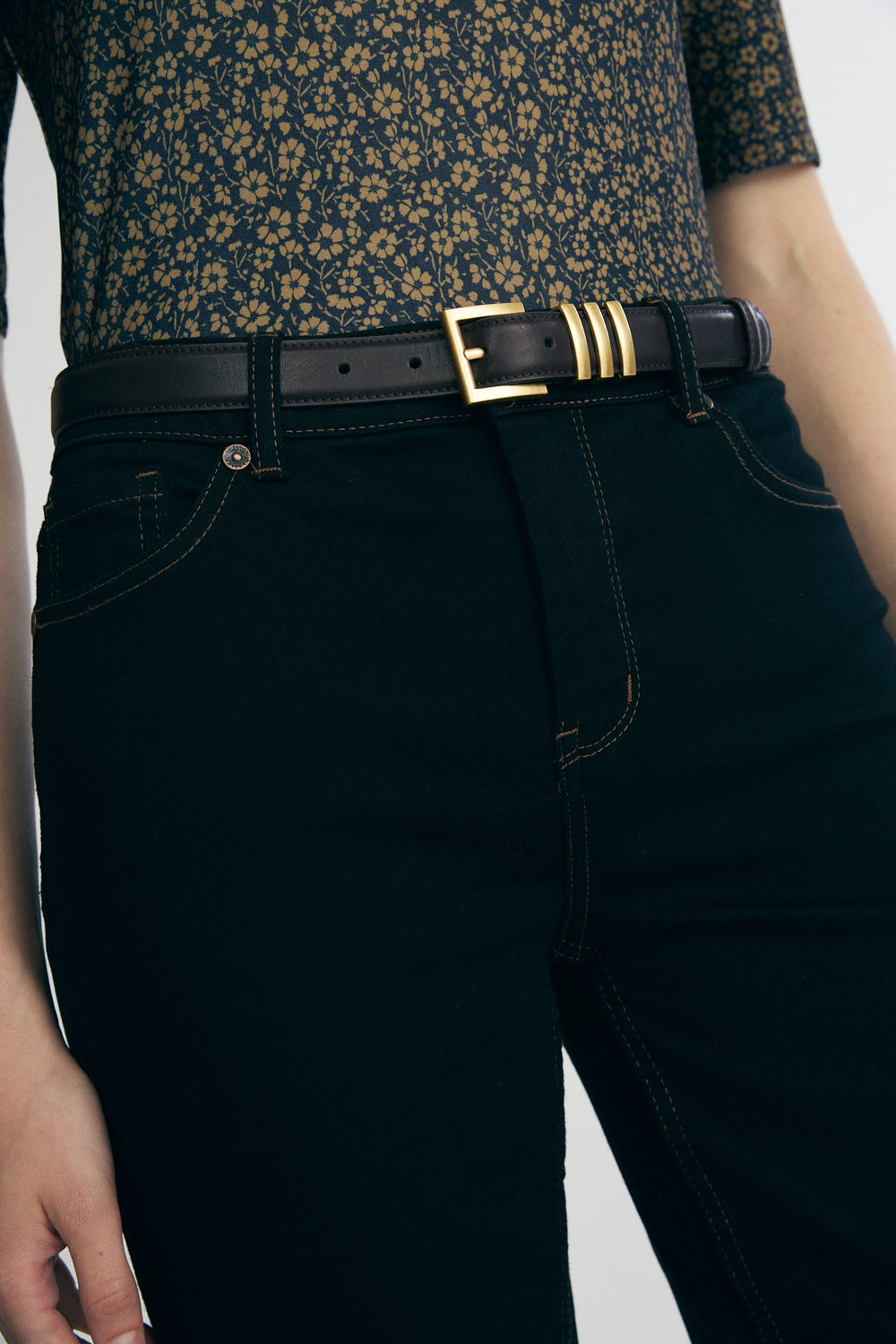 Fashion belt with gold buckle