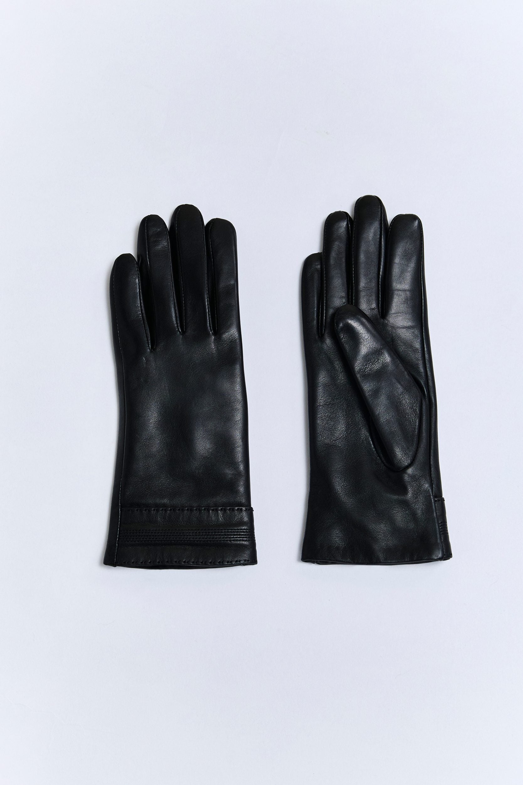 Leather gloves with detail cuffs