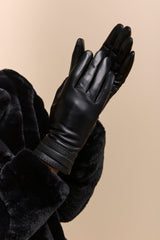 Leather gloves with detail cuffs