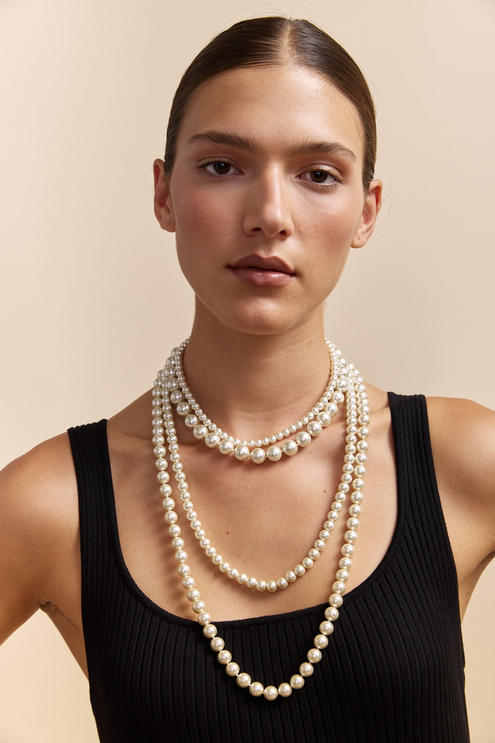 Four-row pearl necklace