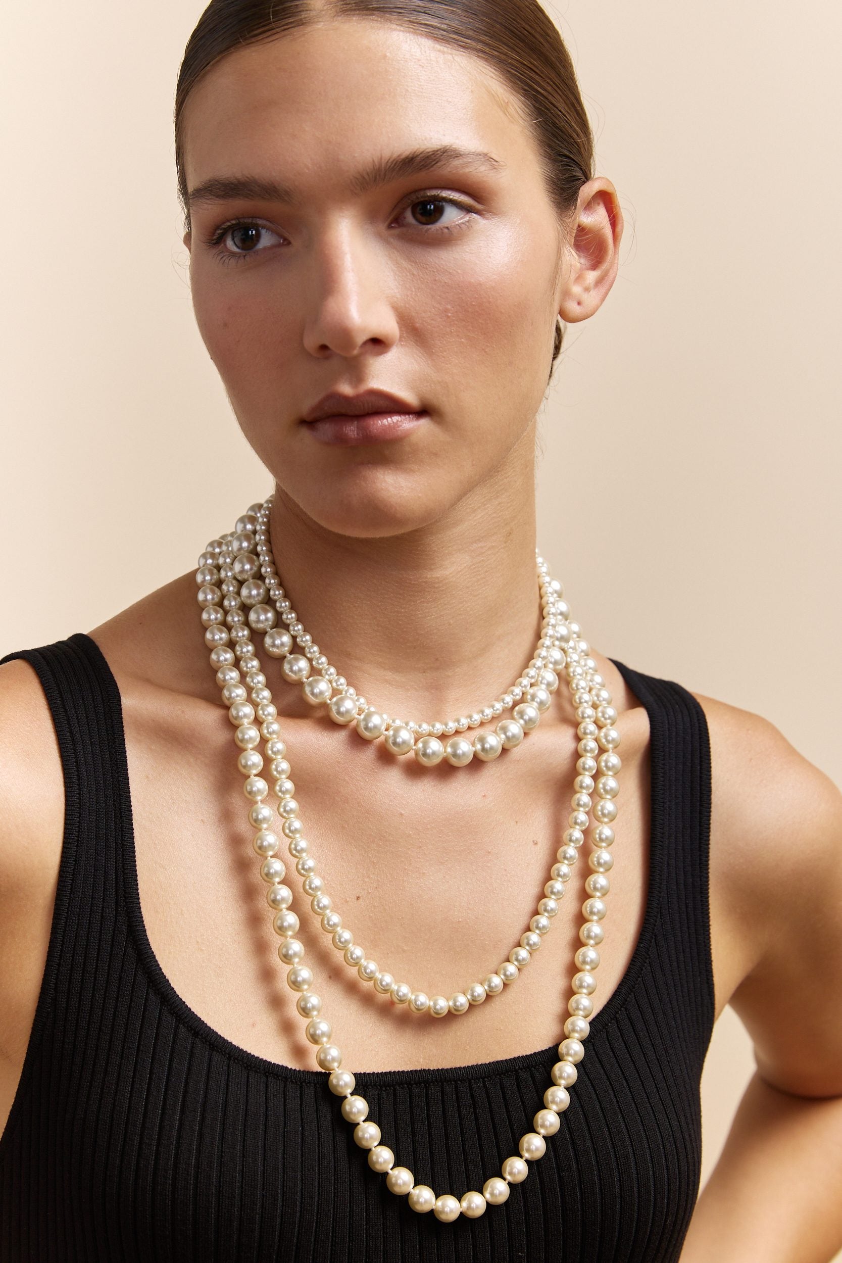 Four-row pearl necklace