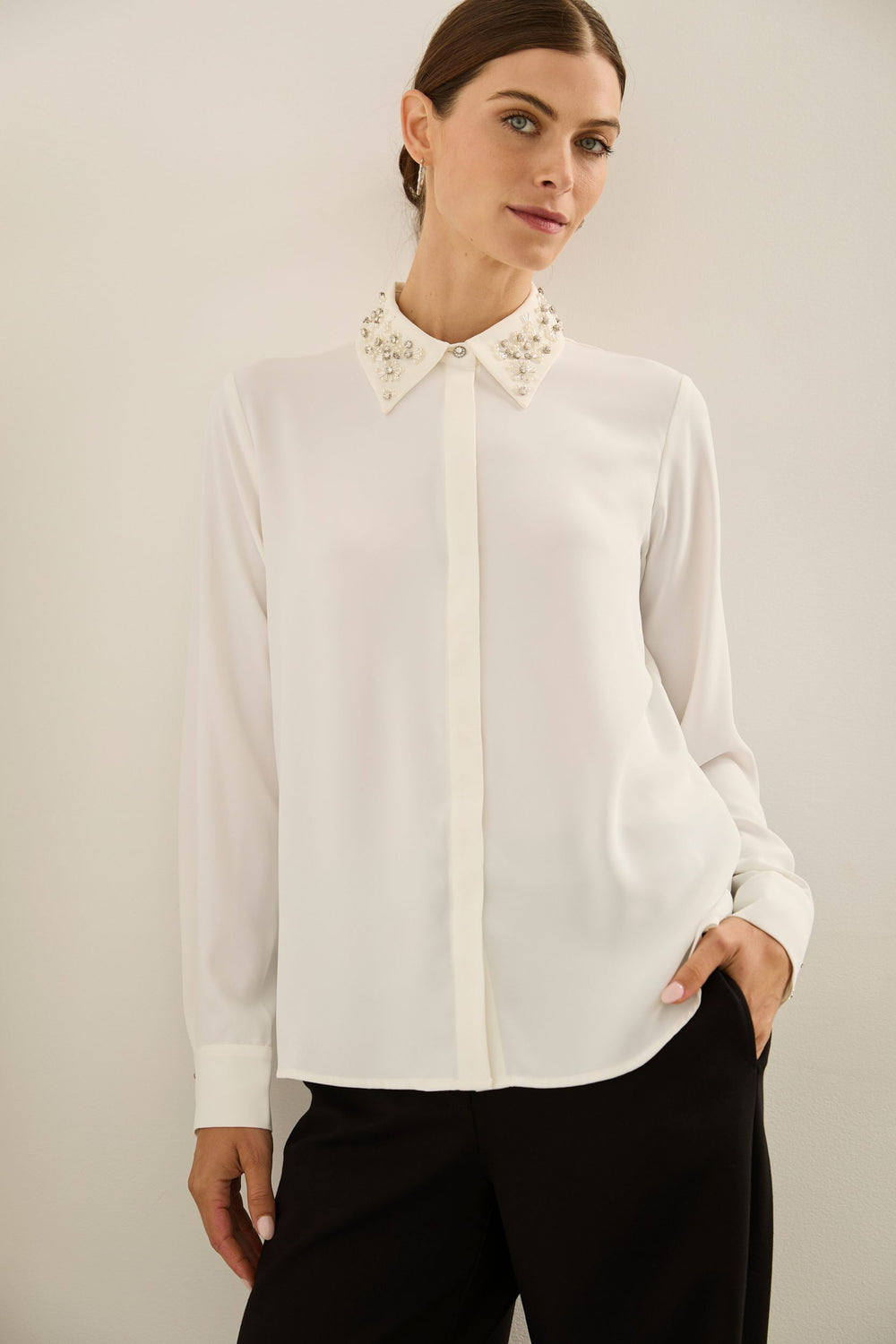 Regular shirt with pearls