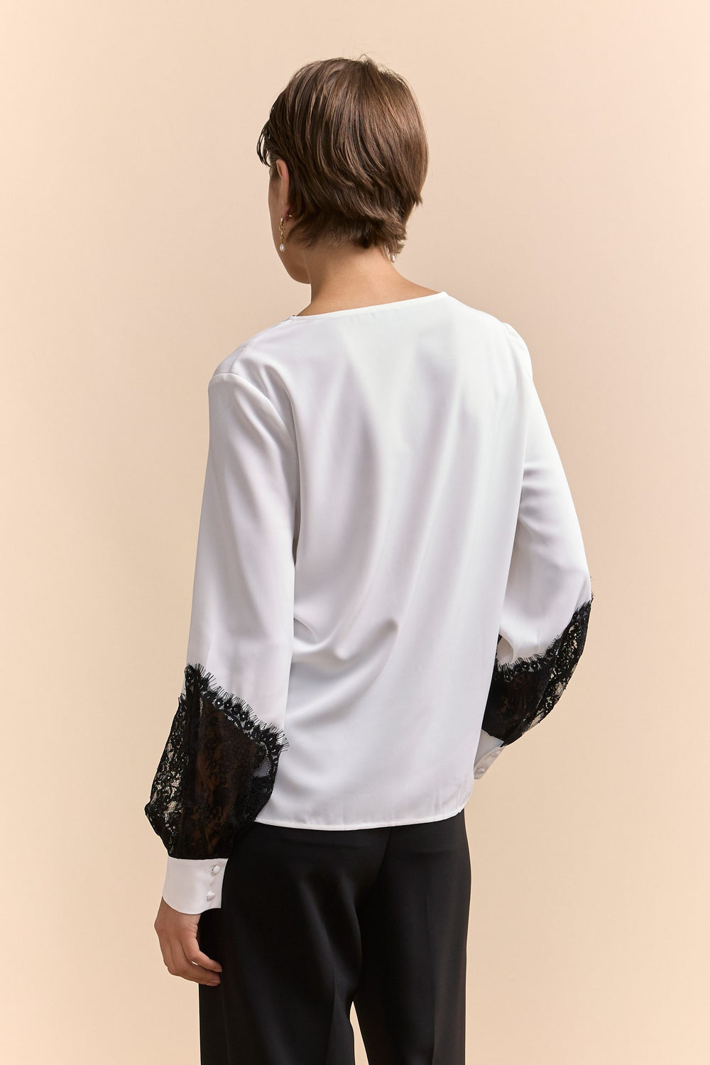 Blouse with contrast lace details