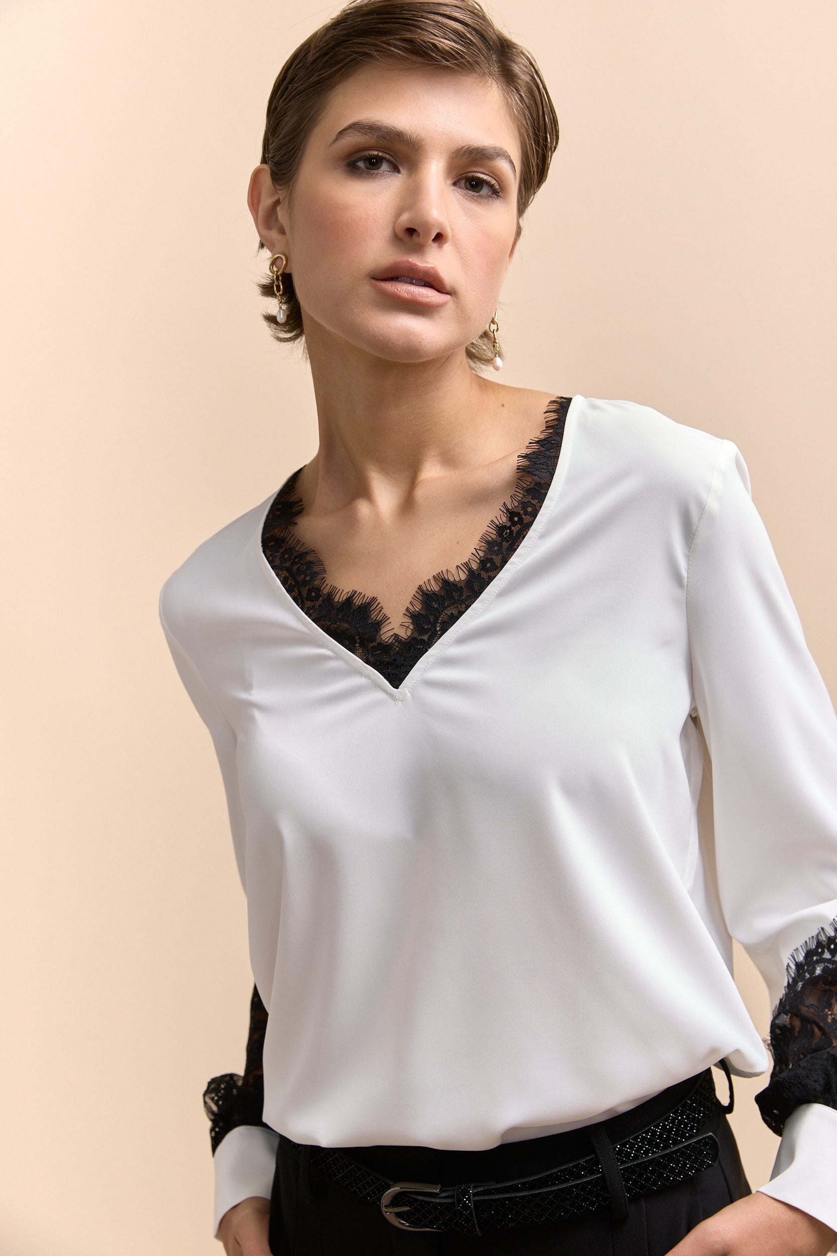 Blouse with contrast lace details