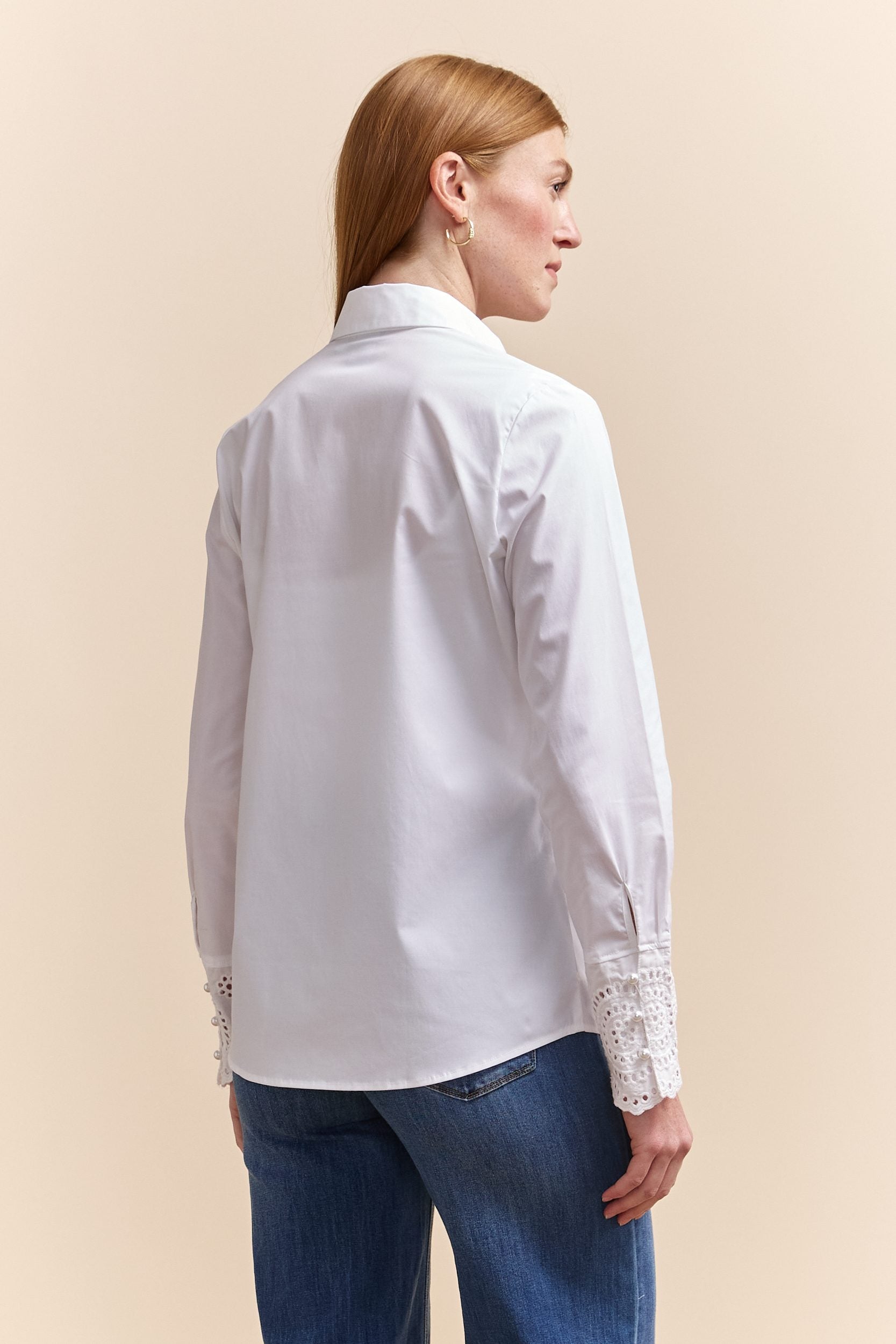 Semi-fitted shirt with embroidery