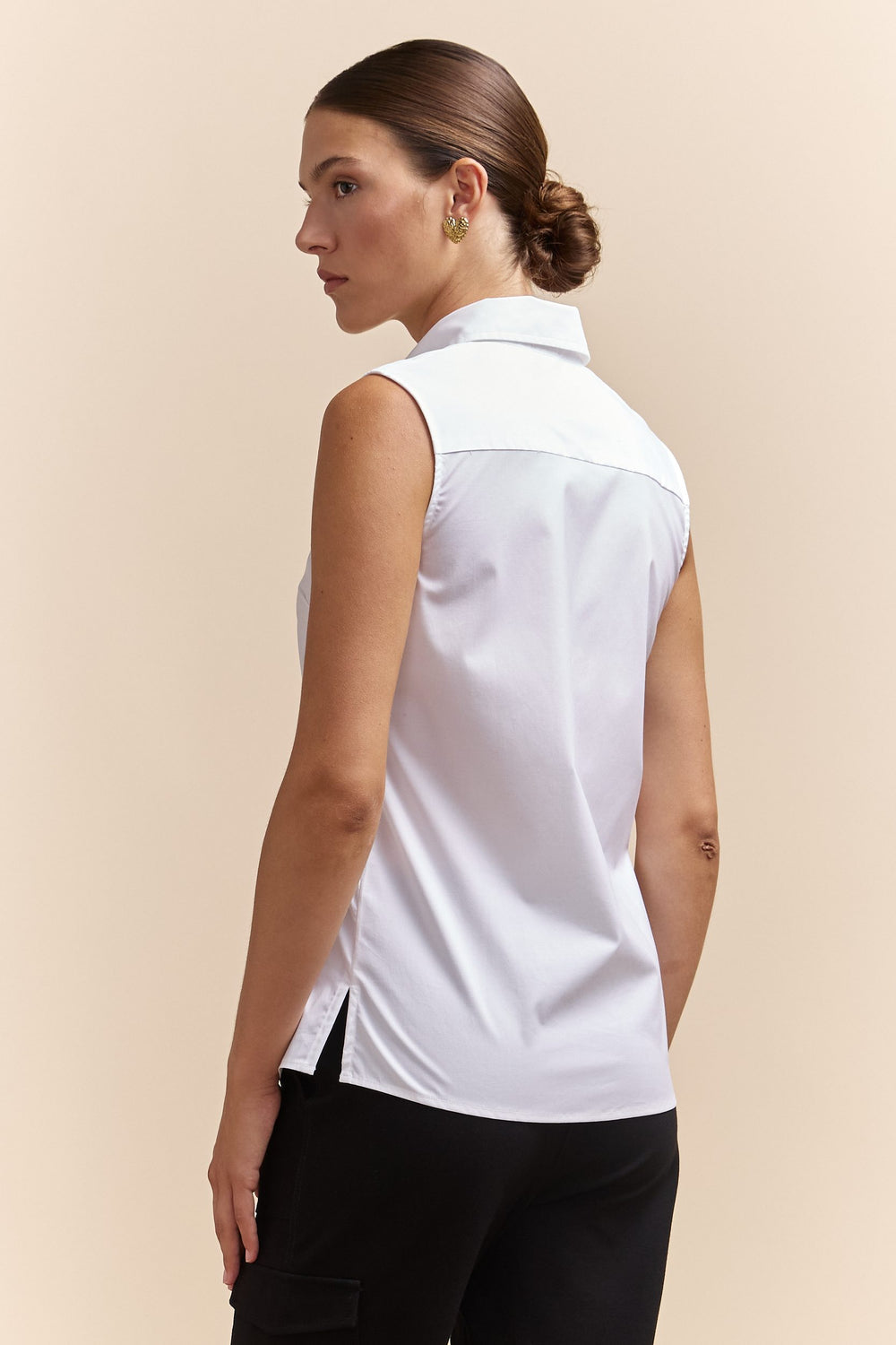 Sleeveless poplin shirt