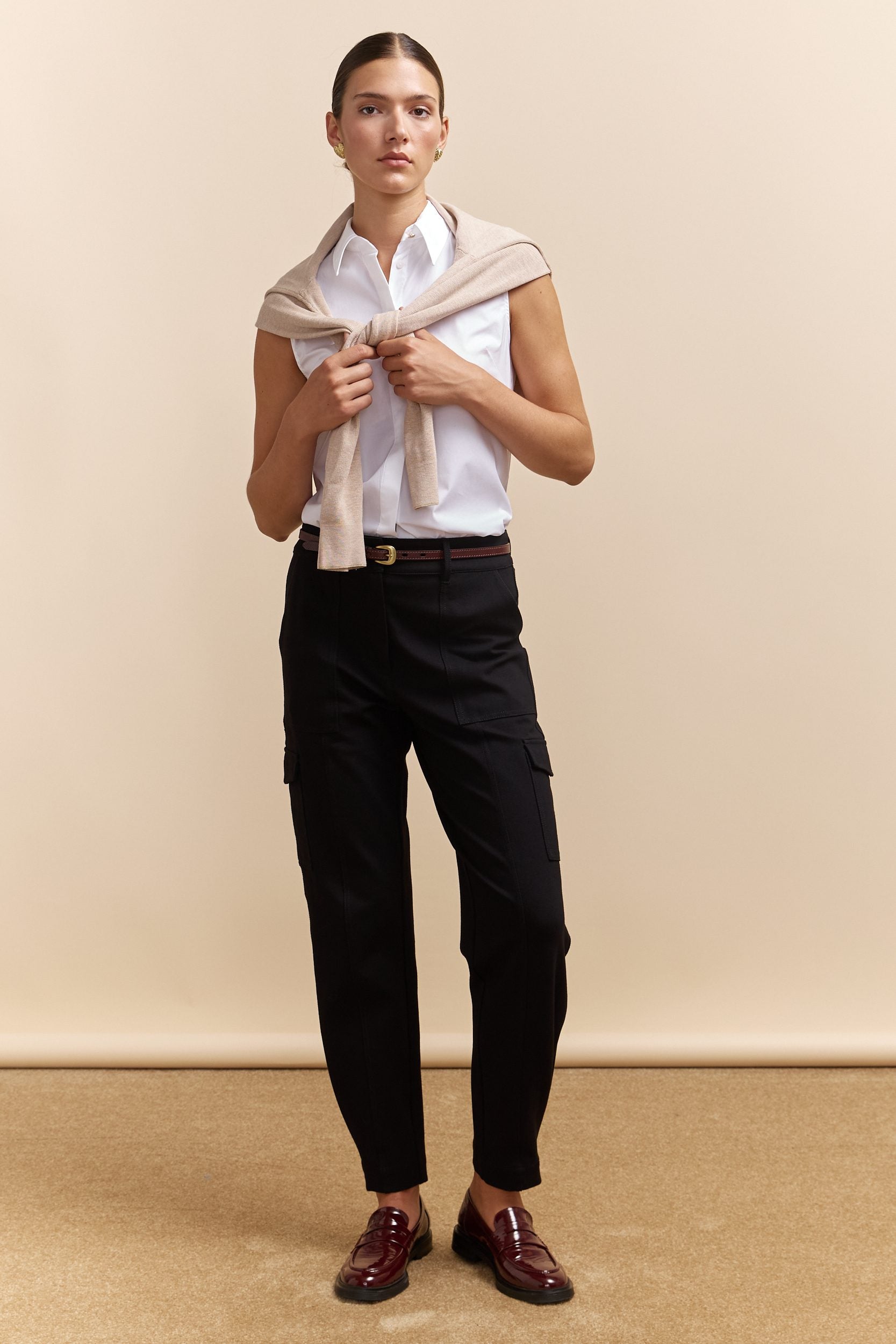 Sleeveless poplin shirt