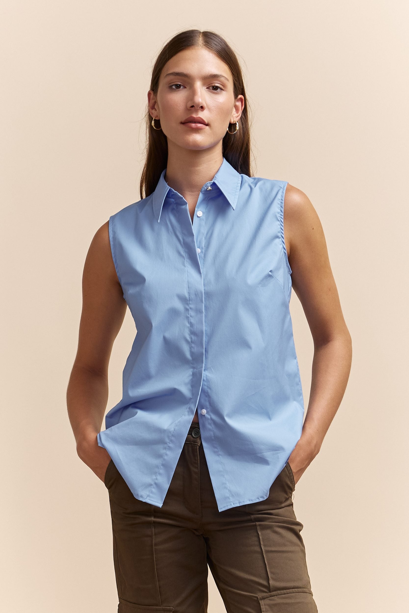 Sleeveless poplin shirt