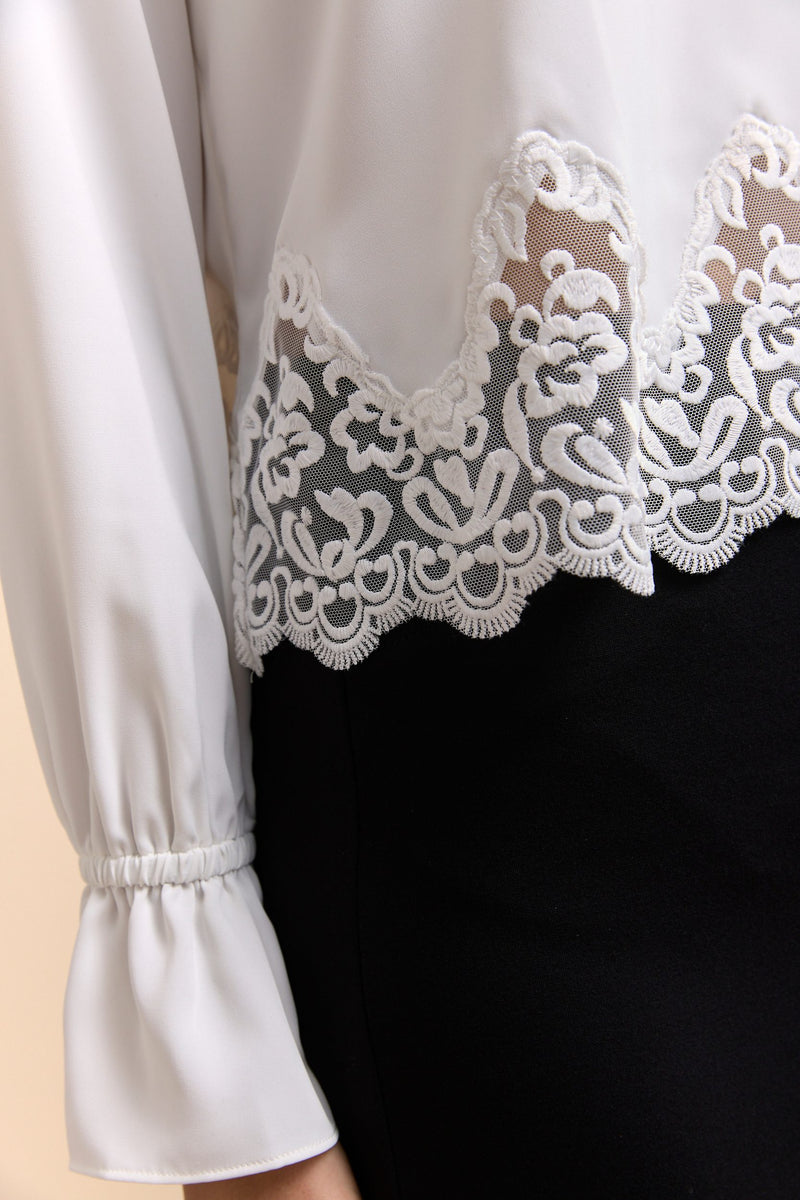 Cropped blouse with lace hem