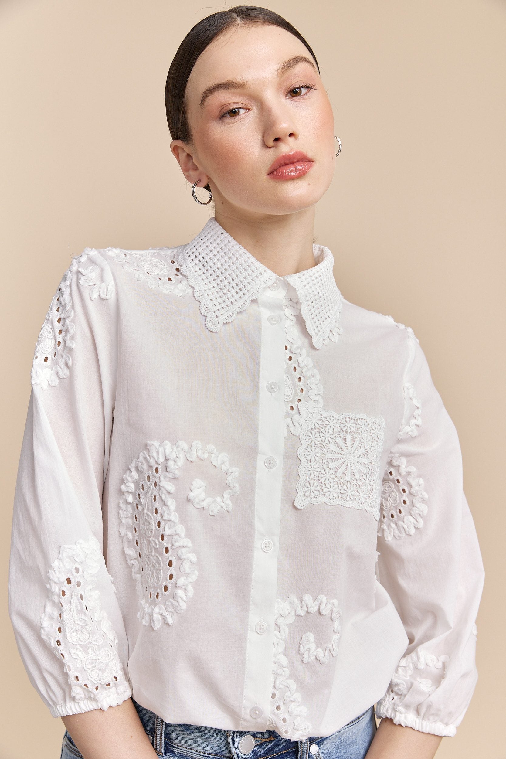 Loose shirt with drawstring