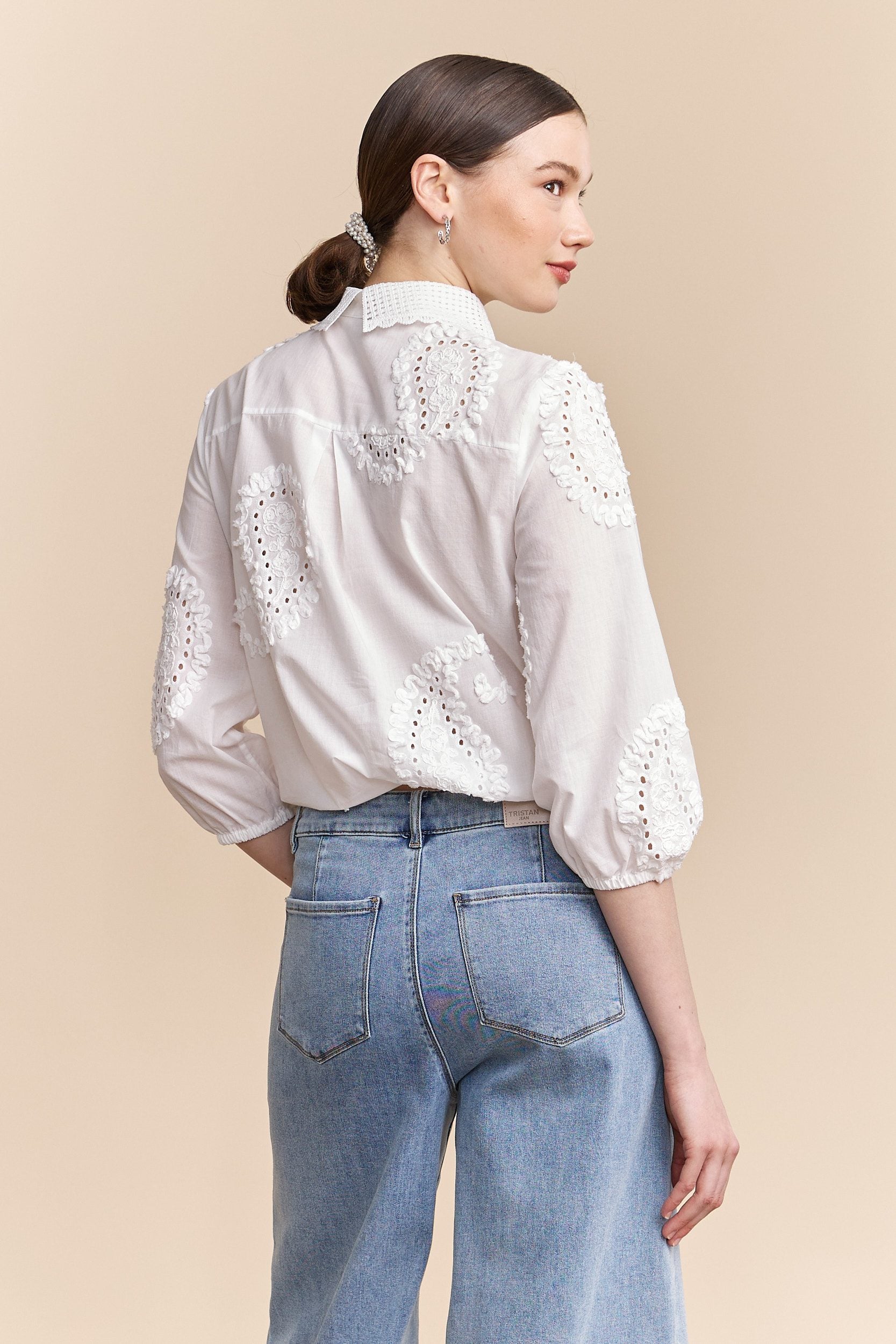 Loose shirt with drawstring