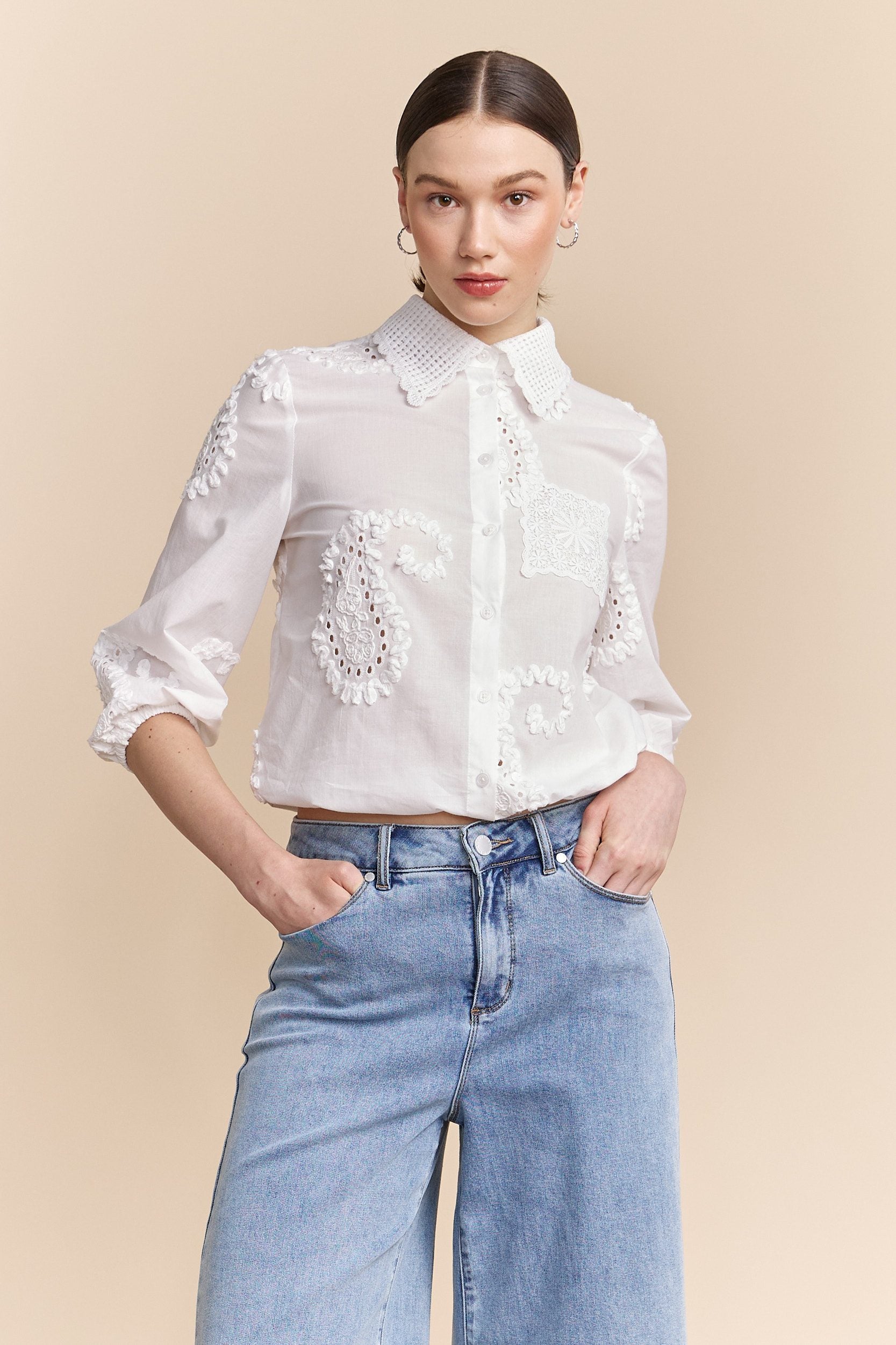 Loose shirt with drawstring