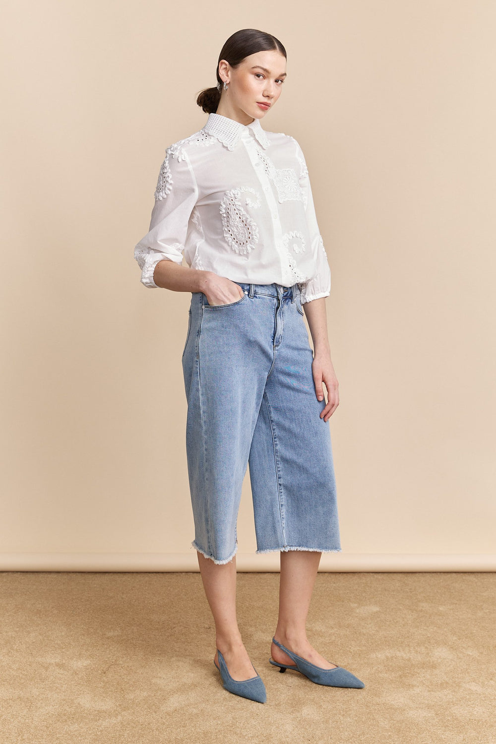 Loose shirt with drawstring