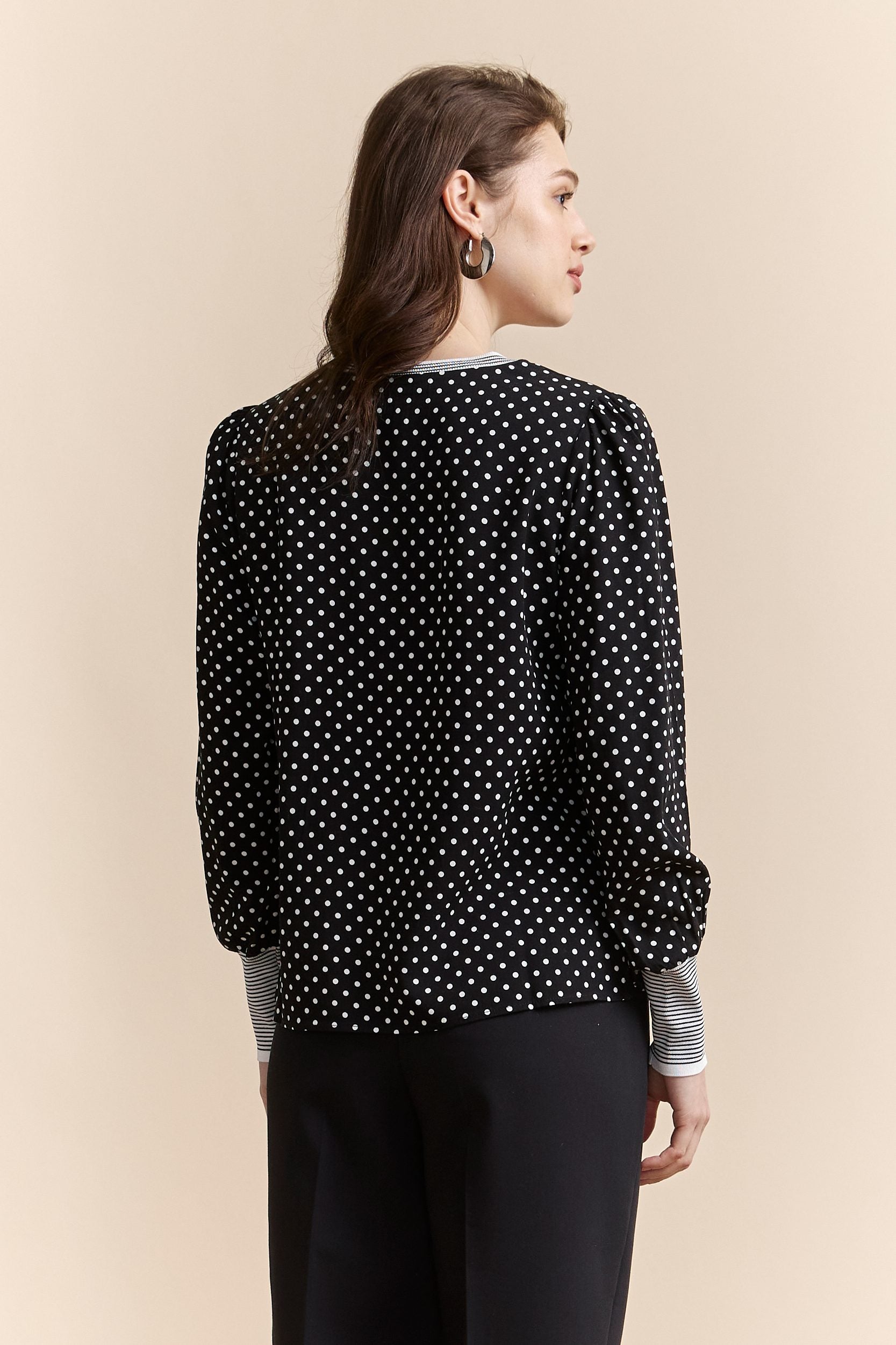 Polka dot blouse with puffy sleeves