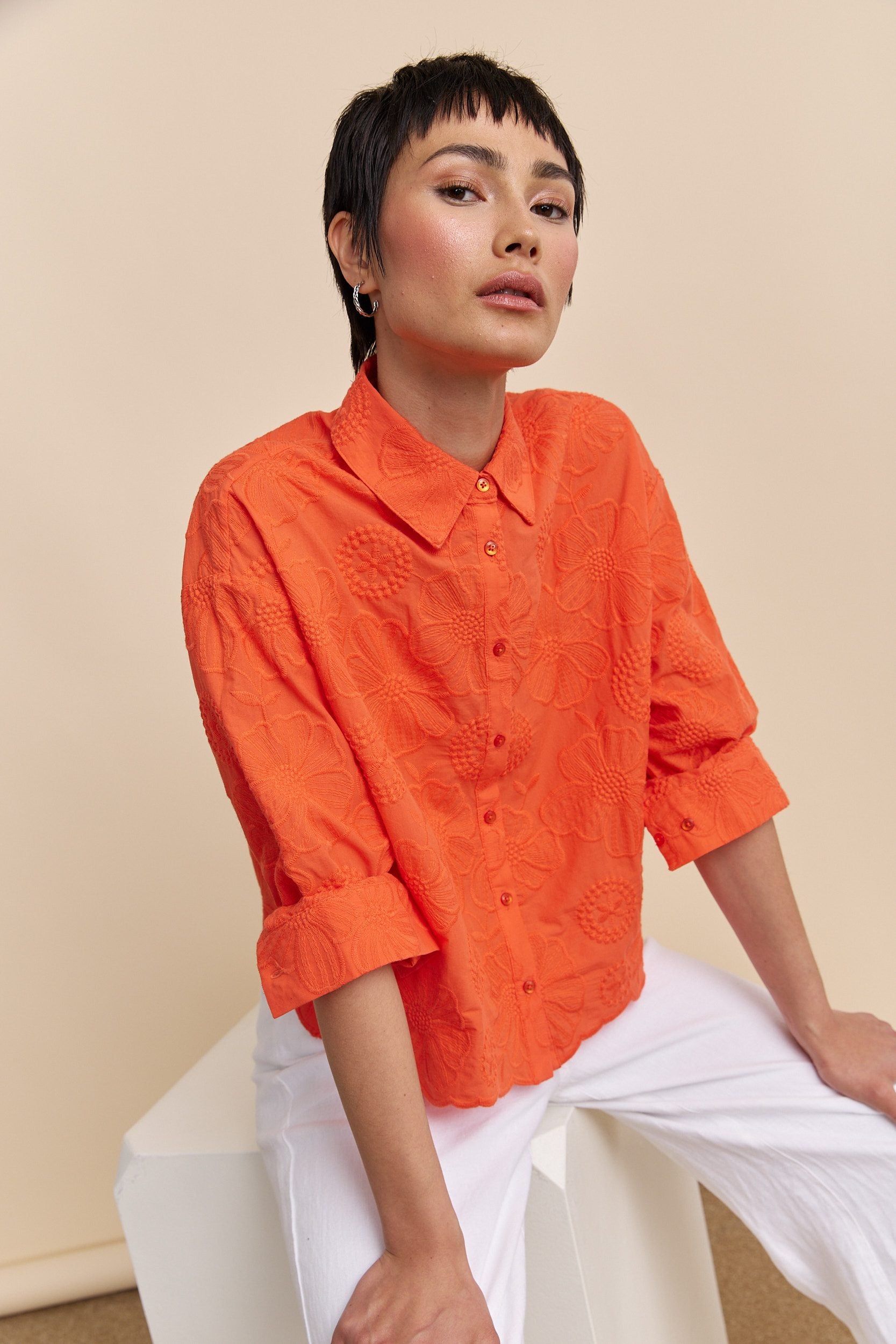 Short blouse with floral embroidery