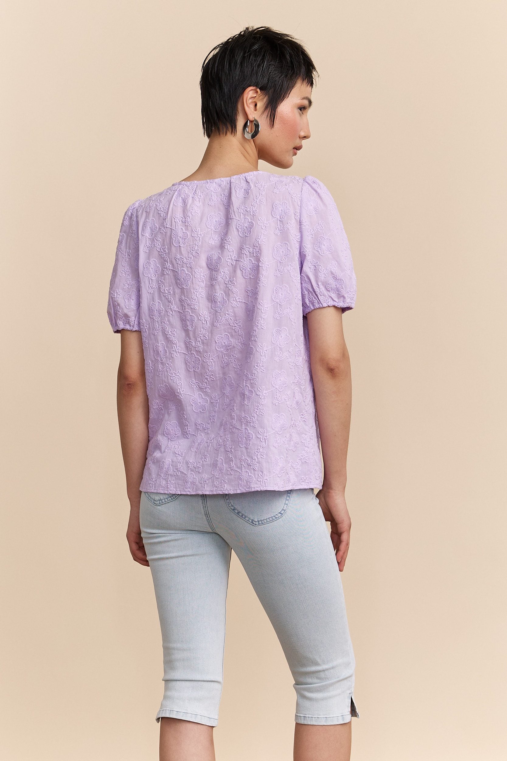 Embroidered blouse with puffy sleeves