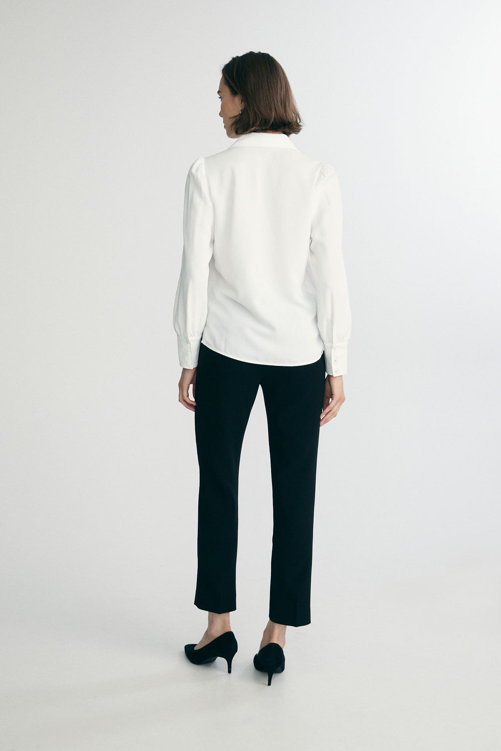 Blouse with puffy sleeves