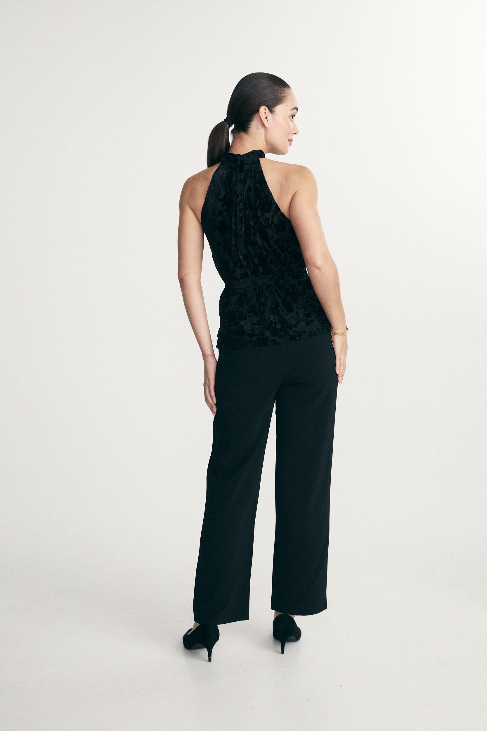 Halter top tied at back