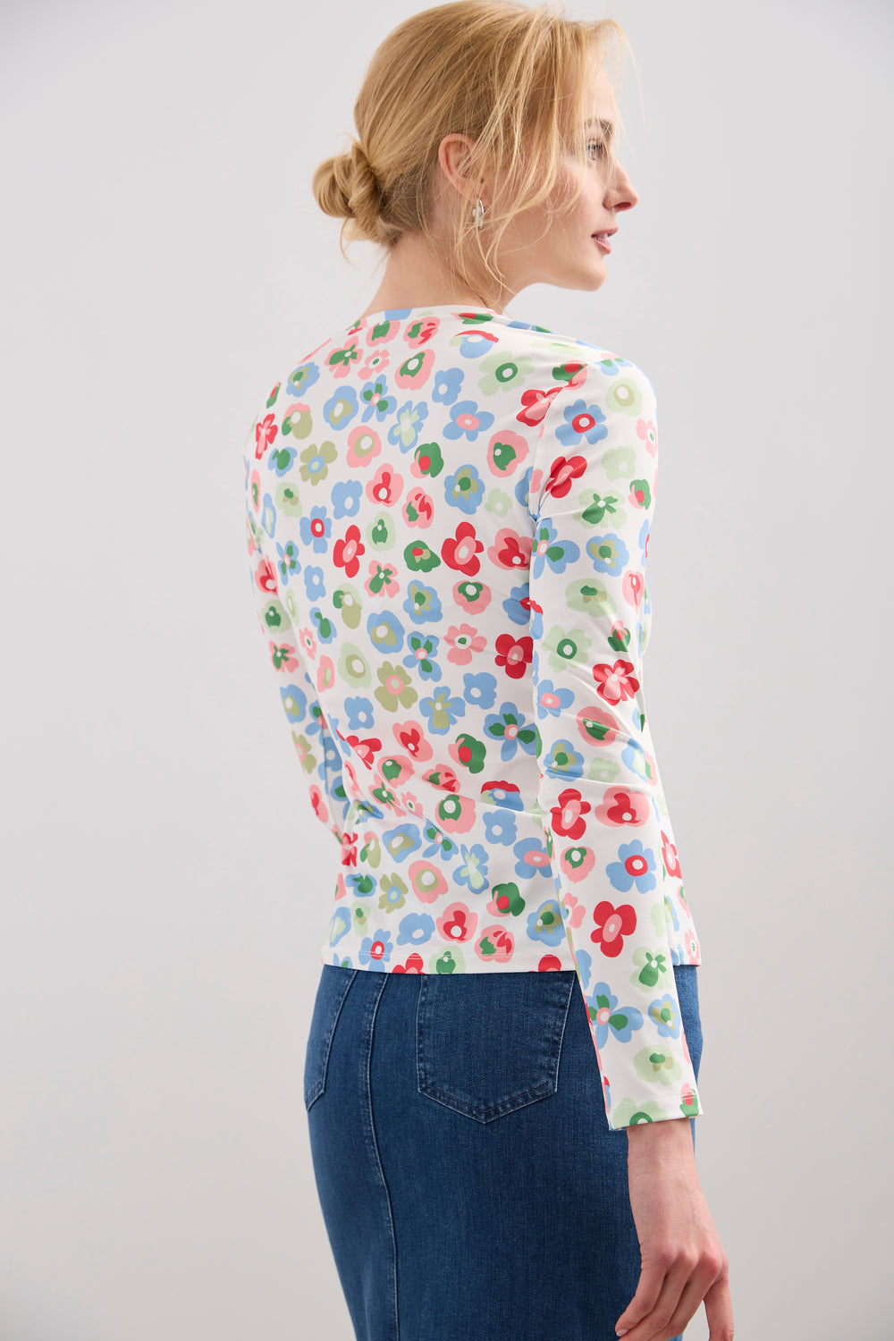 Printed long sleeve V-neck t-shirt