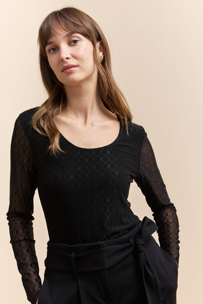 Mesh-patterned top