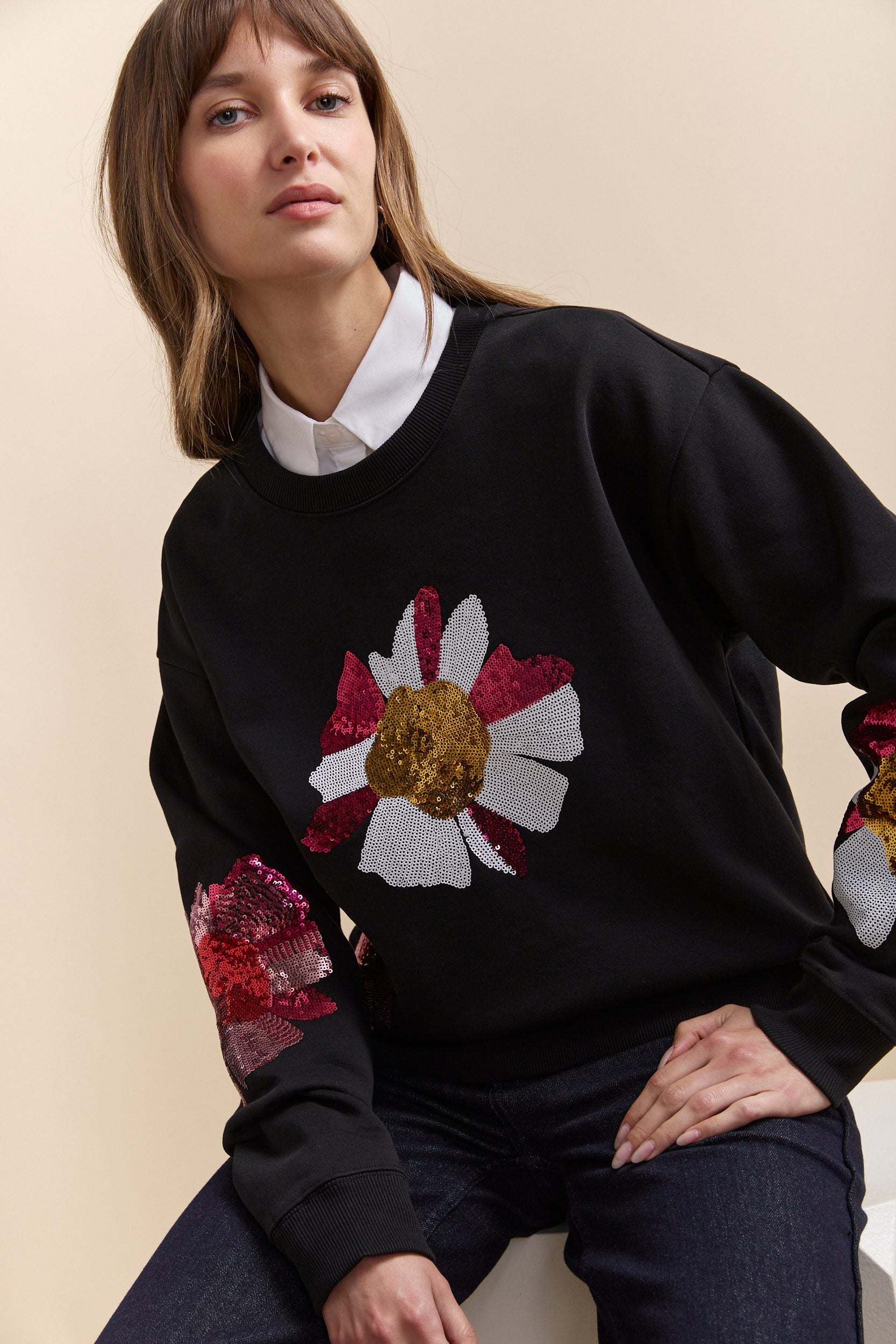 Sweatshirt With Flower Embroidery