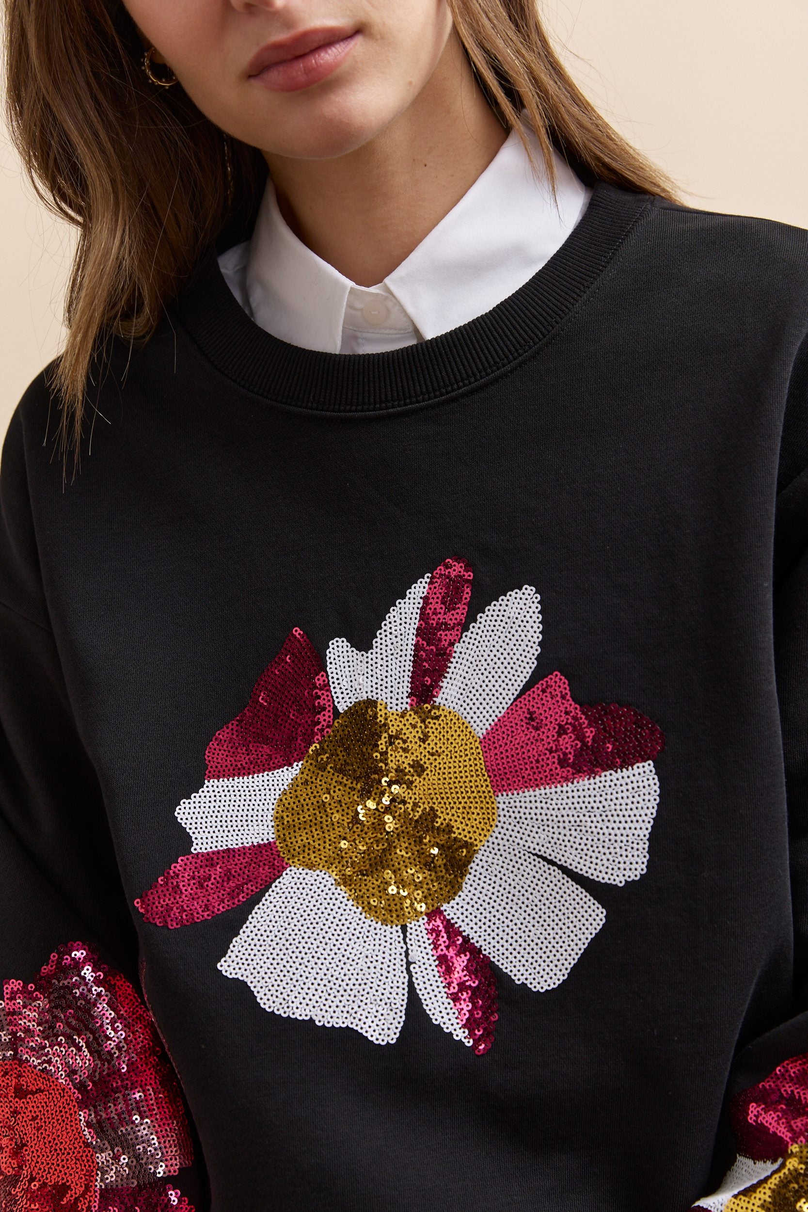 Sweatshirt With Flower Embroidery