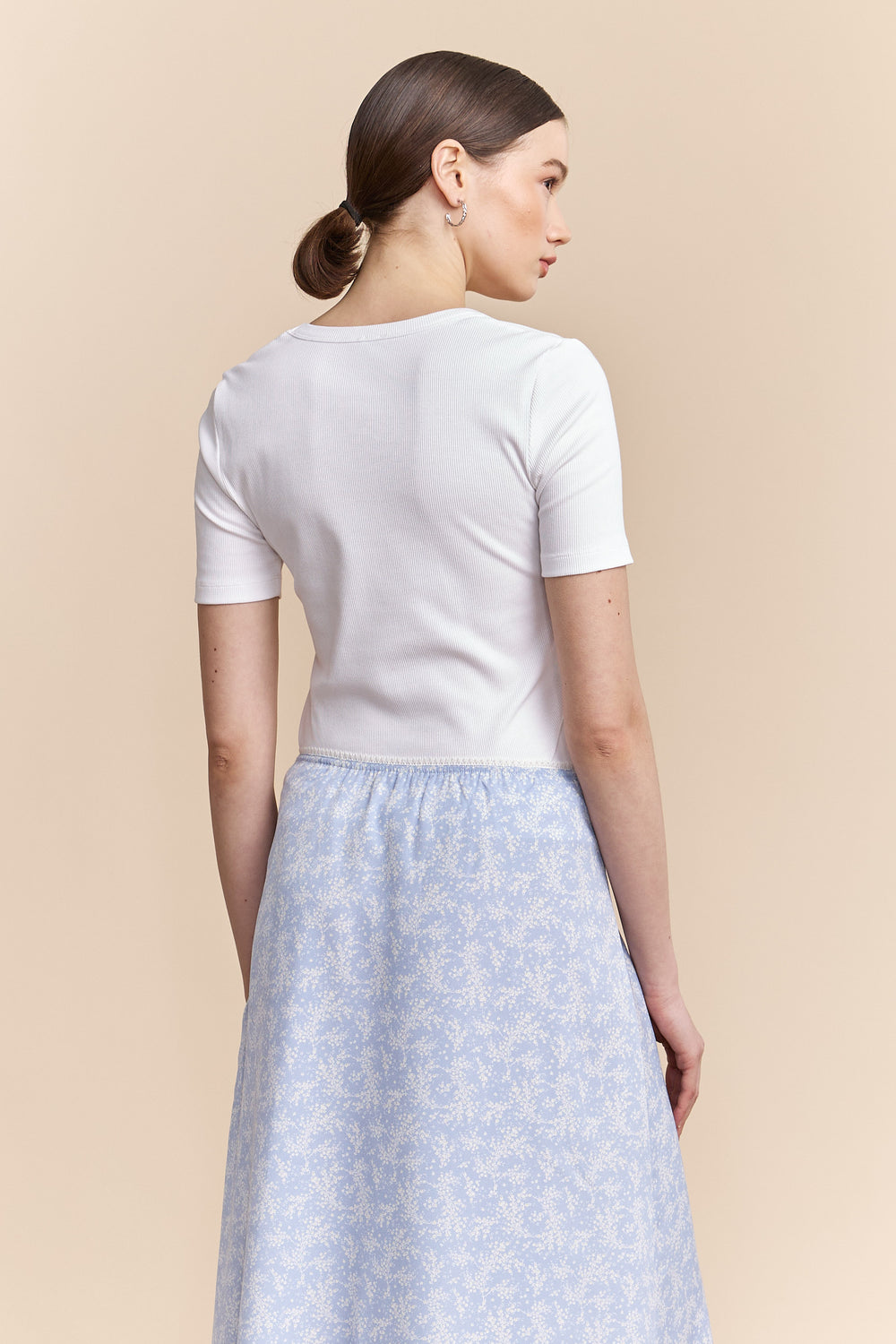 Ribbed t-shirt with scoop neck