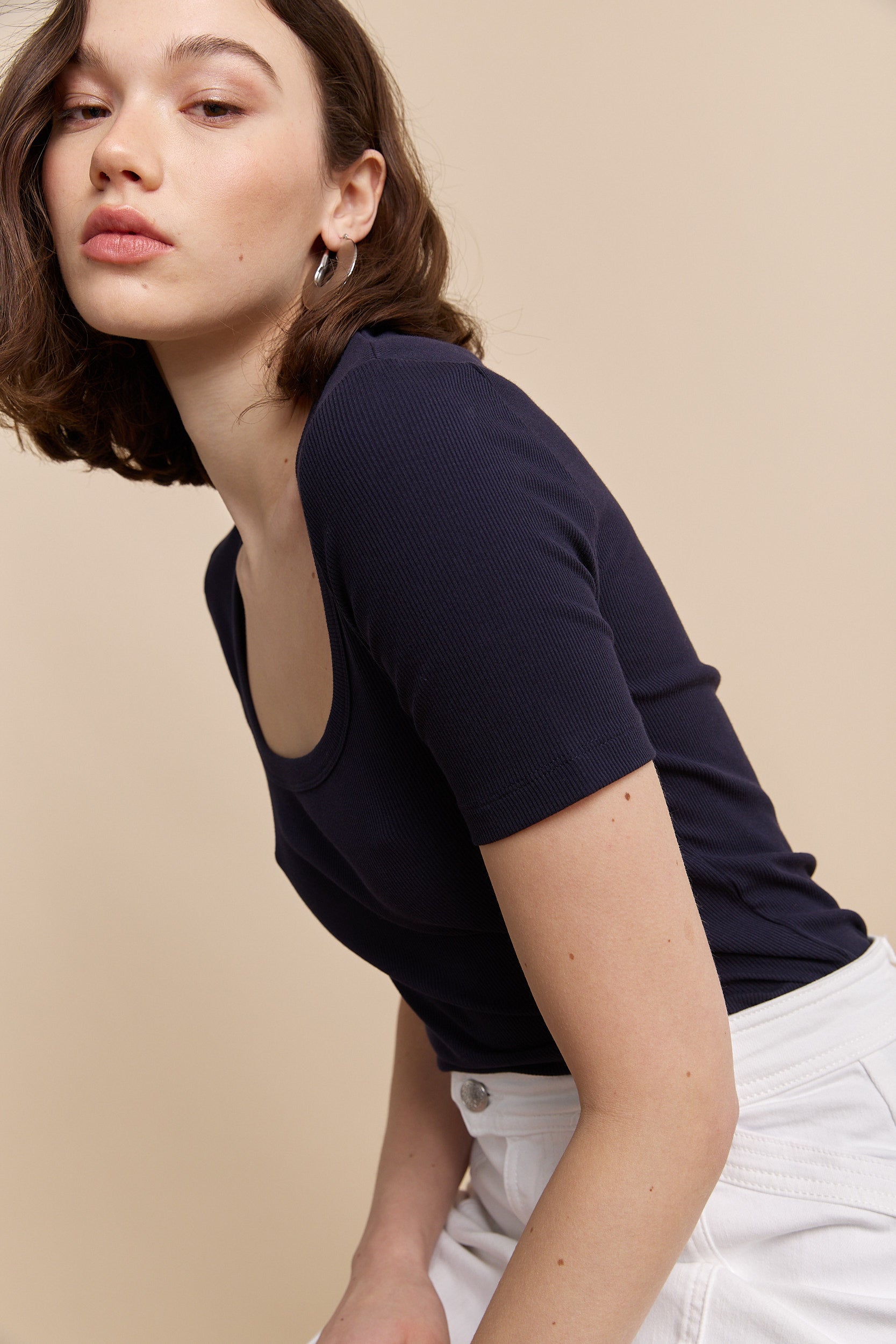 Ribbed t-shirt with scoop neck