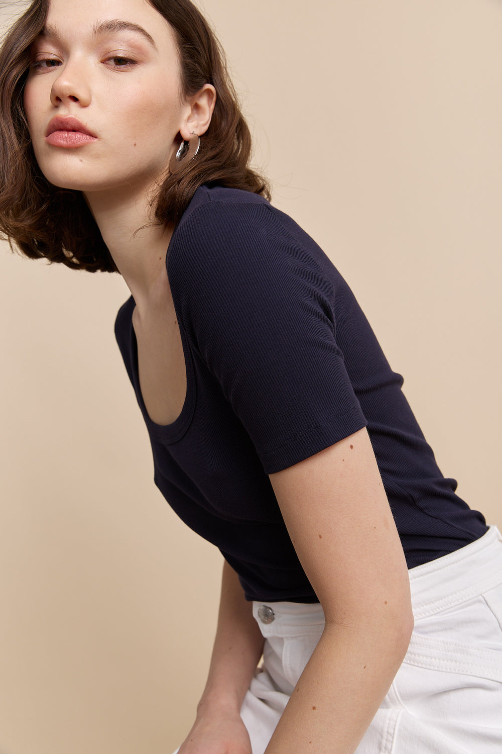 Ribbed t-shirt with scoop neck