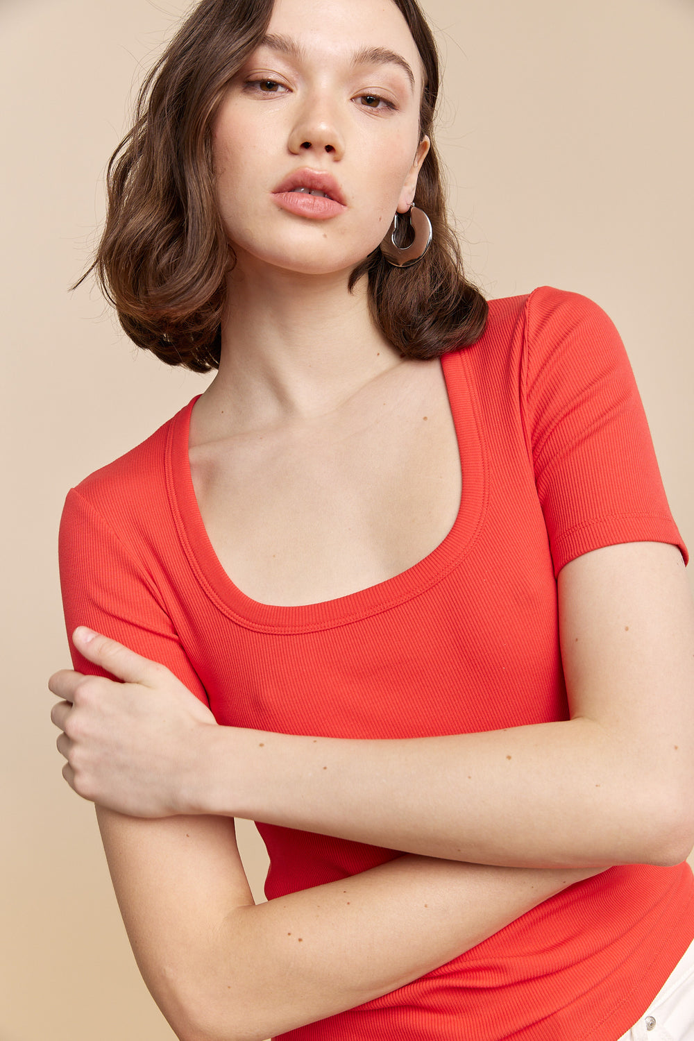 Ribbed t-shirt with scoop neck