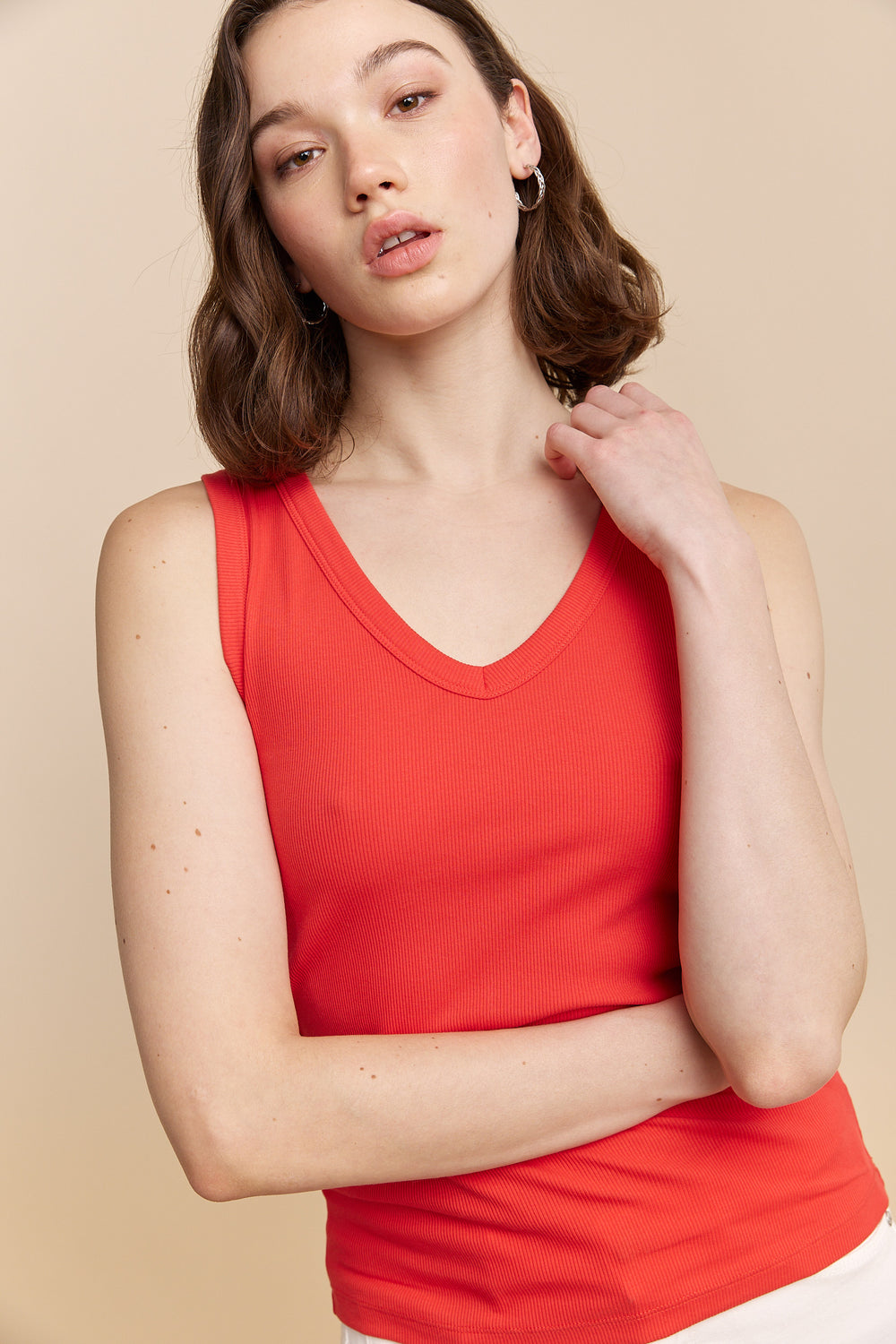 Ribbed sleeveless top with V neck
