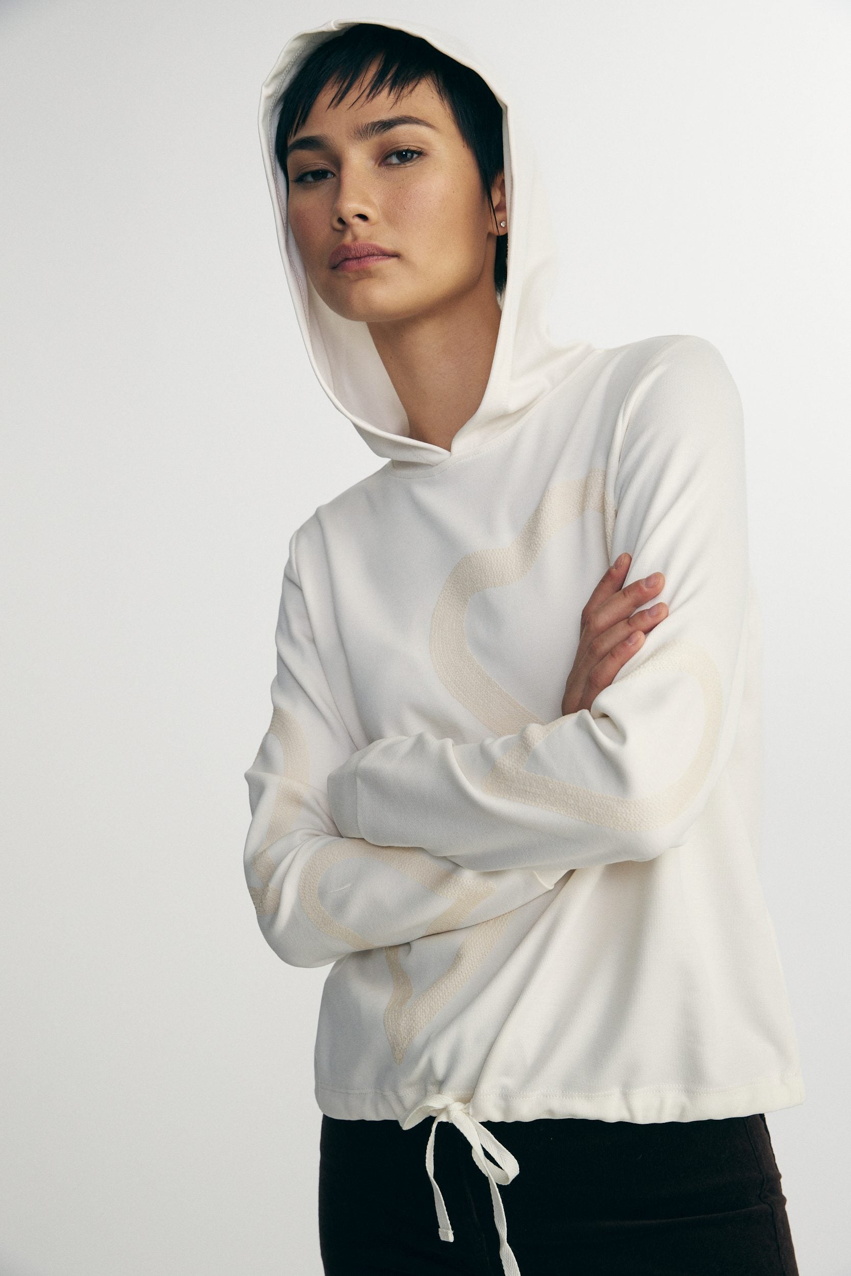 Sleeveless top with stand-up collar