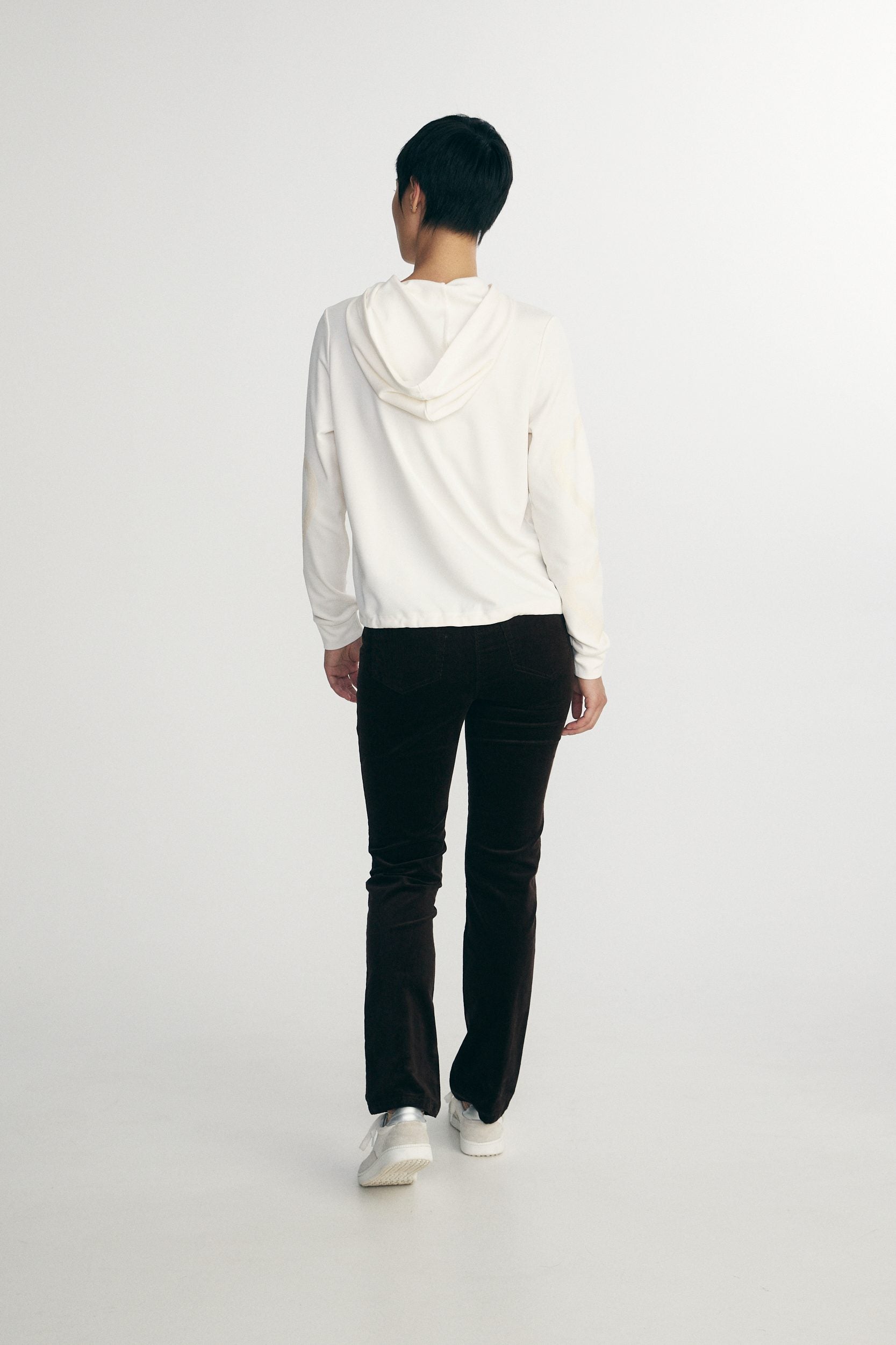 Sleeveless top with stand-up collar