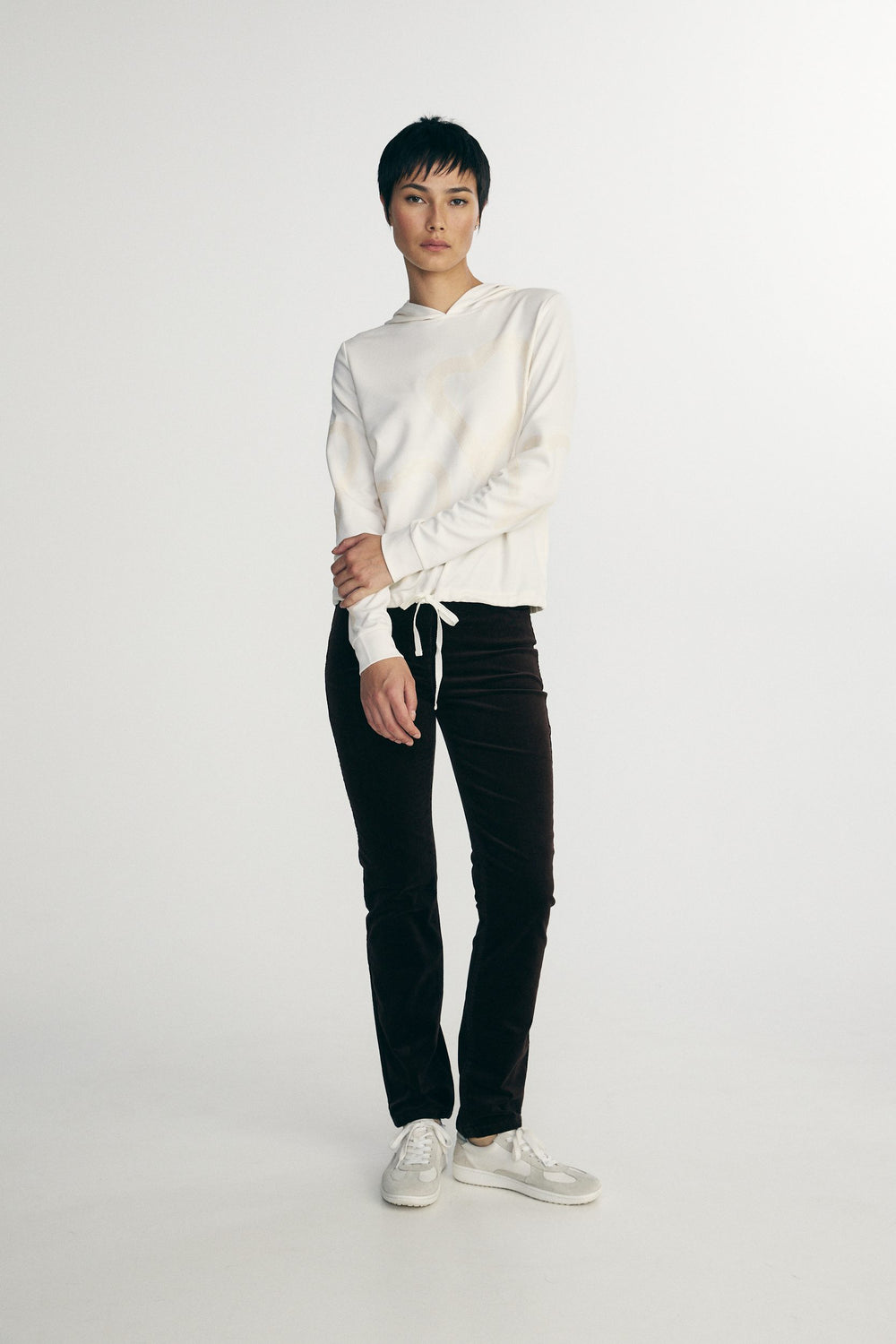 Sleeveless top with stand-up collar