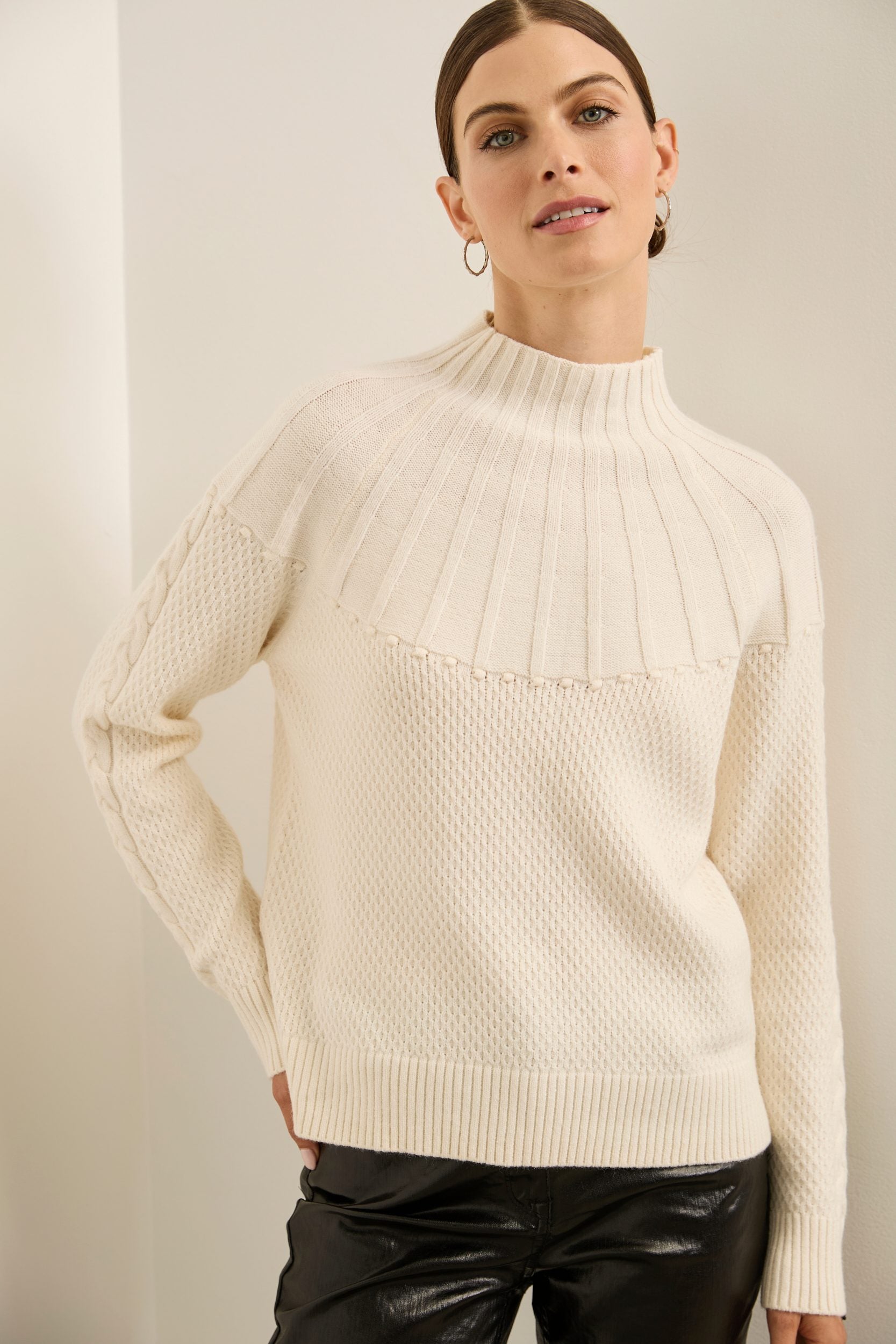 Raglan sleeve sweater with cab