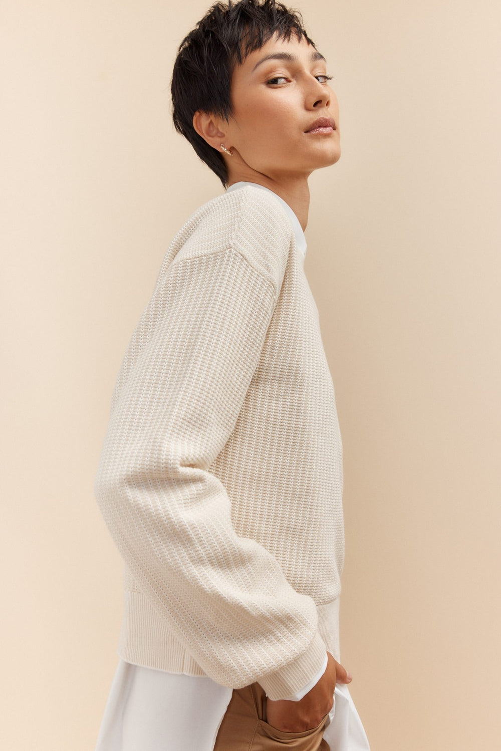 Crew neck sweater with puffy sleeves