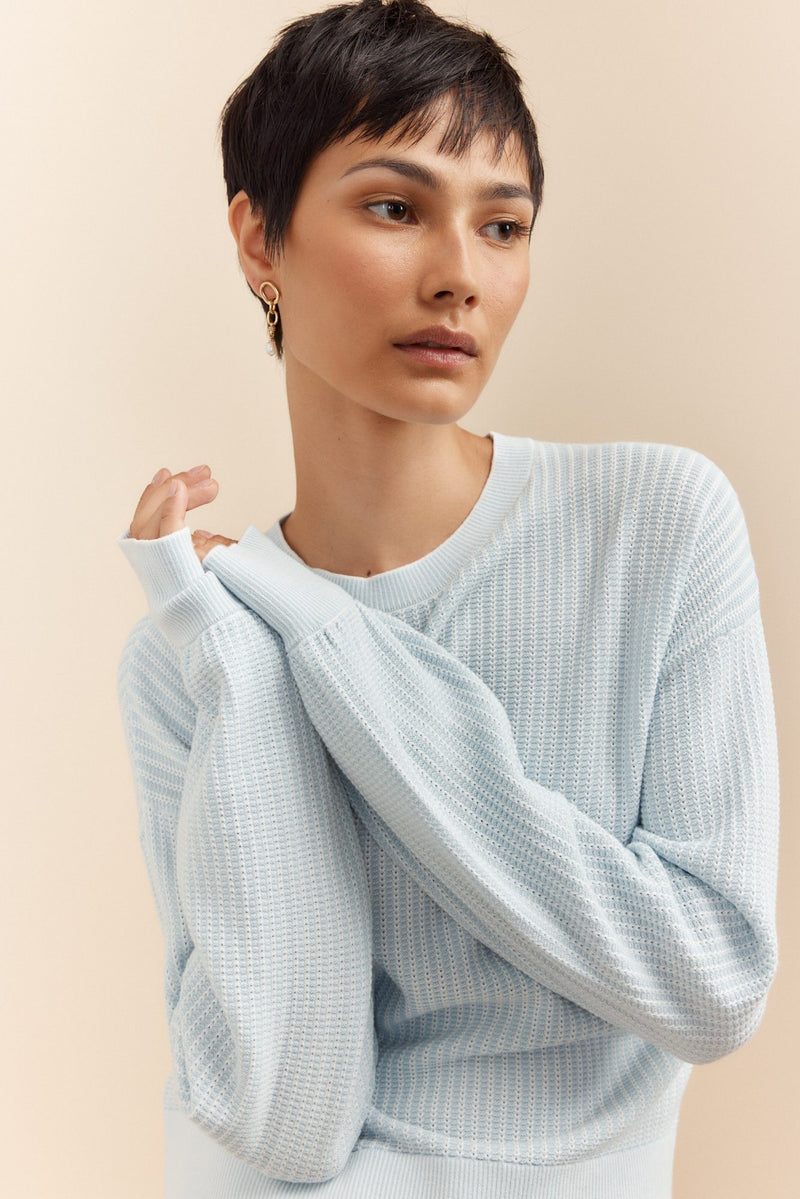 Crew neck sweater with puffy sleeves