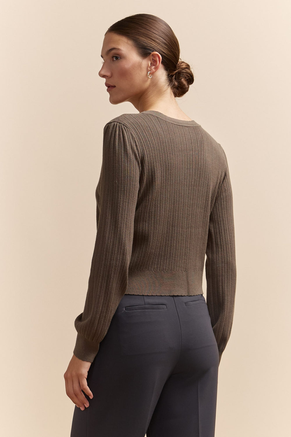 Cropped sweater with puffy sleeve