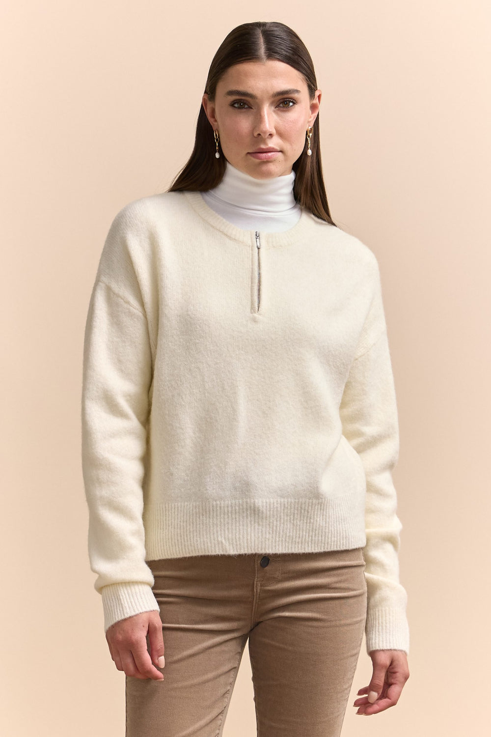 Crew neck sweater with front zipper