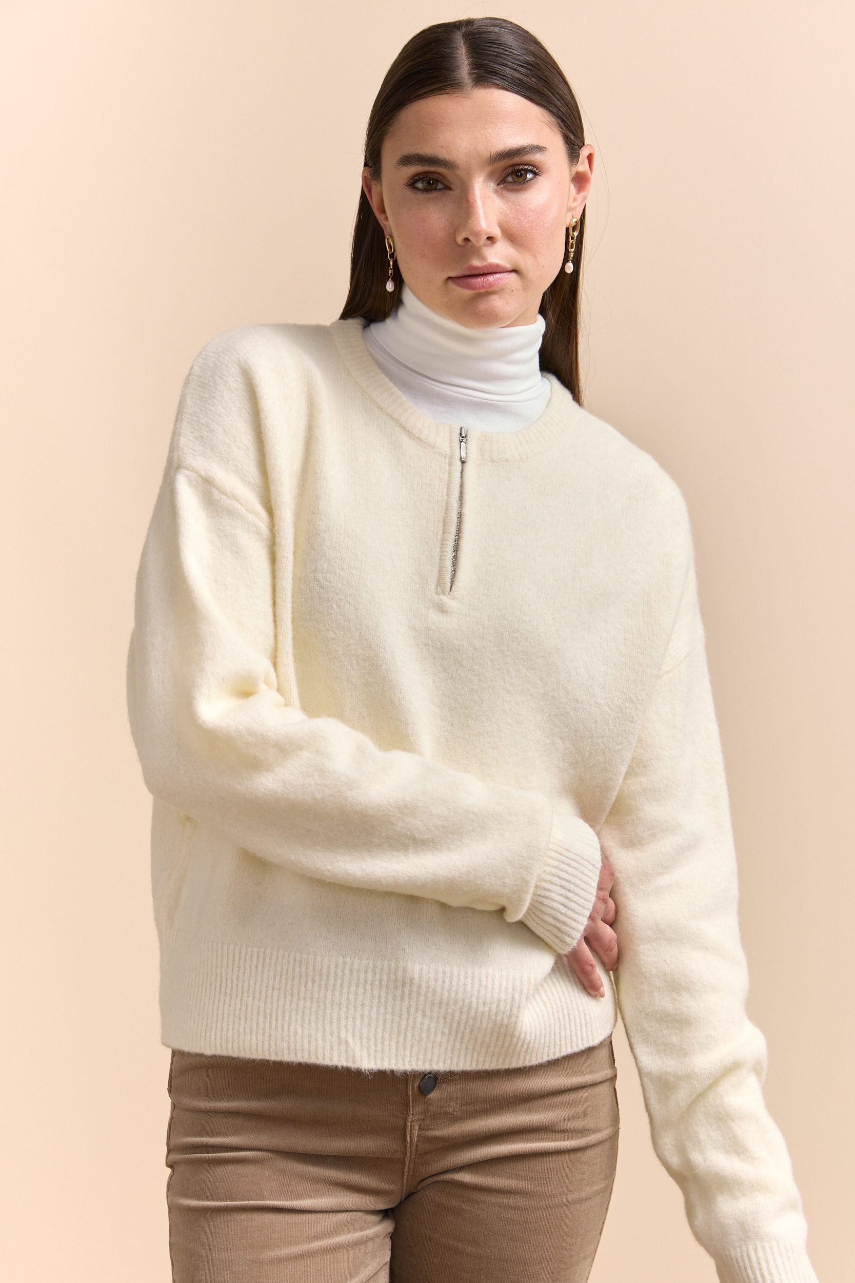 Crew neck sweater with front zipper