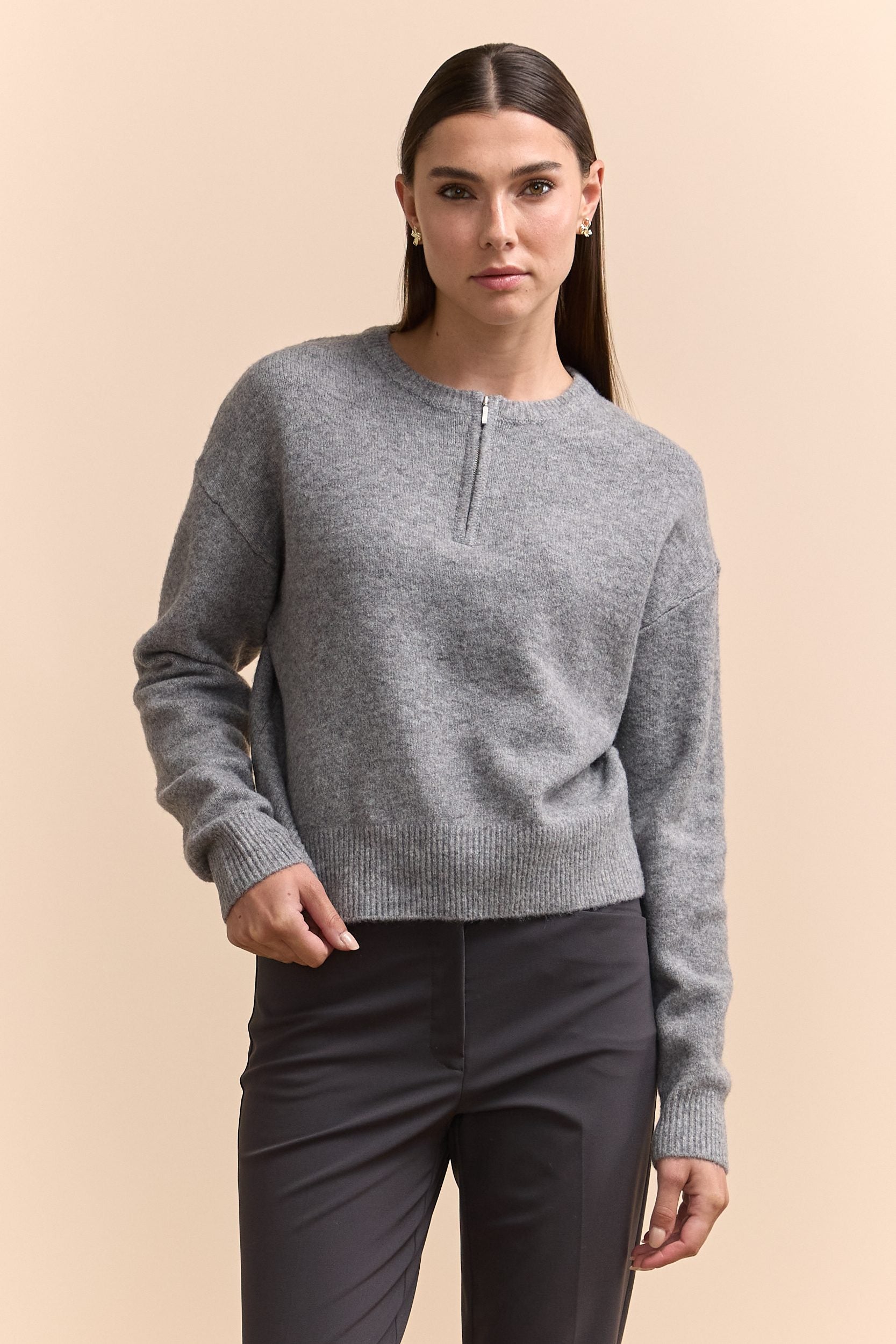 Crew neck sweater with front zipper