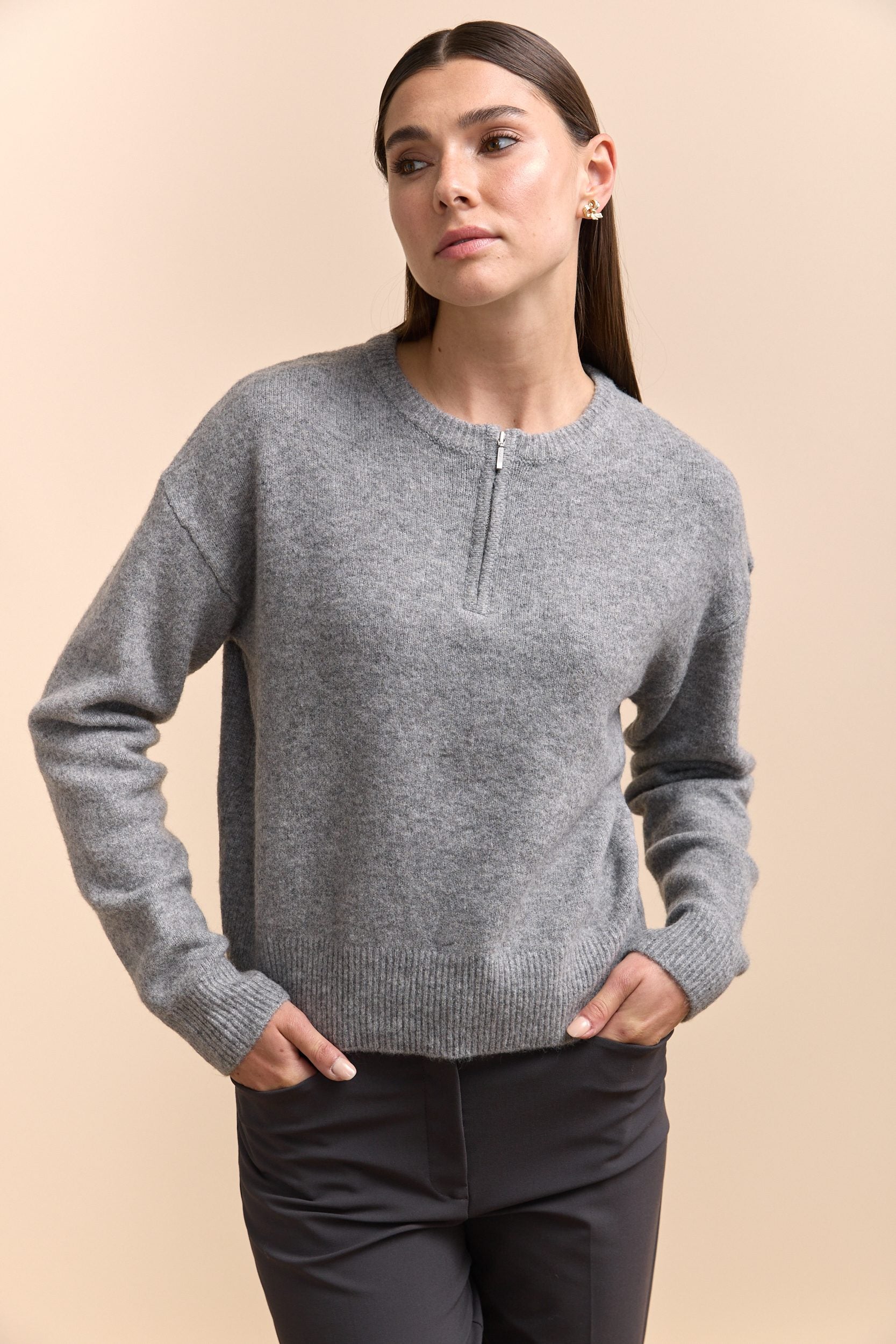 Crew neck sweater with front zipper