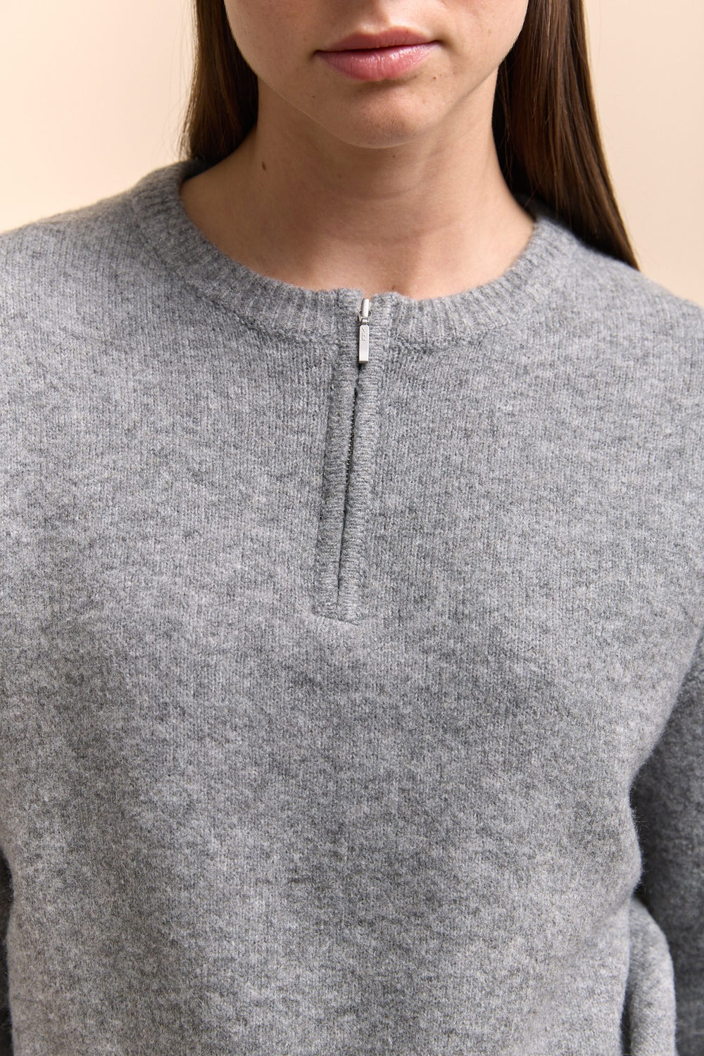 Crew neck sweater with front zipper