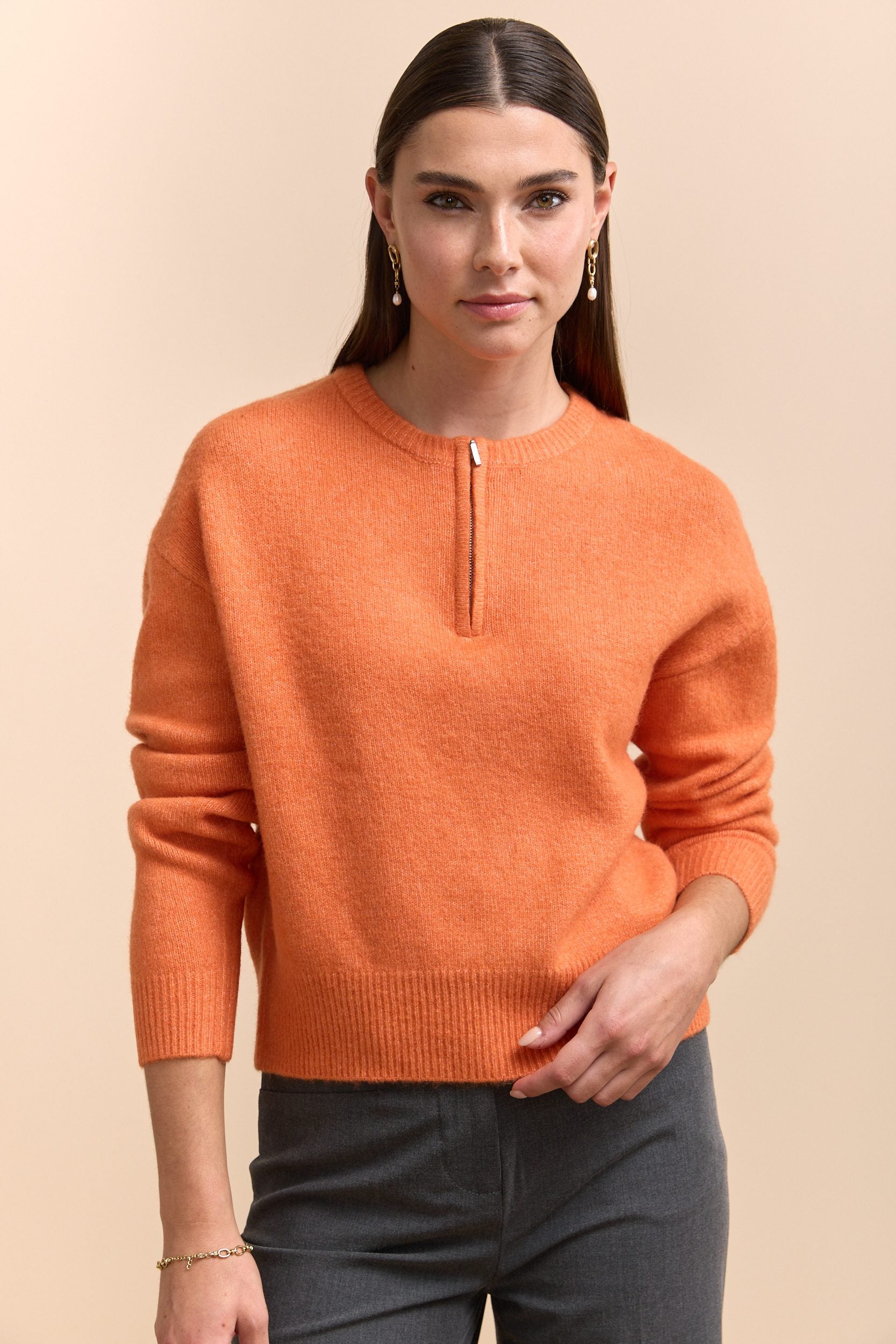 Crew neck sweater with front zipper