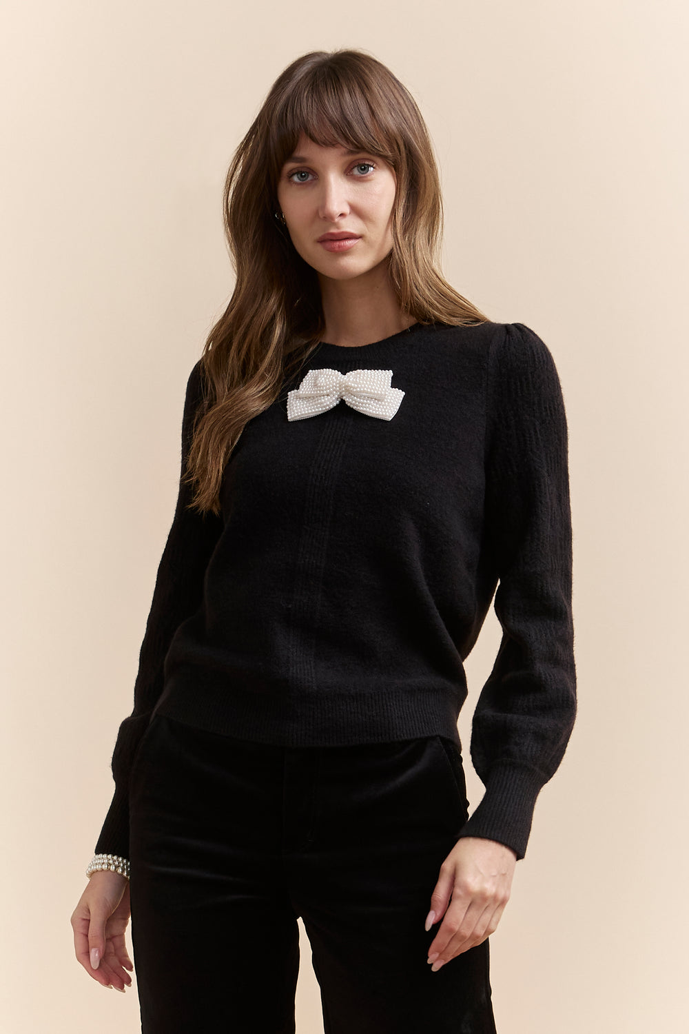 Sweater with pearls bow