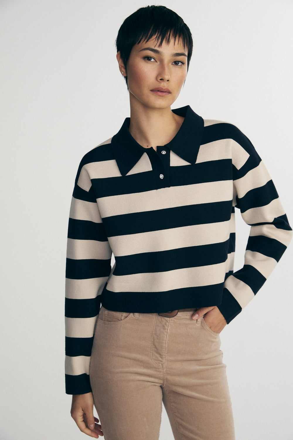 Sweater with collar
